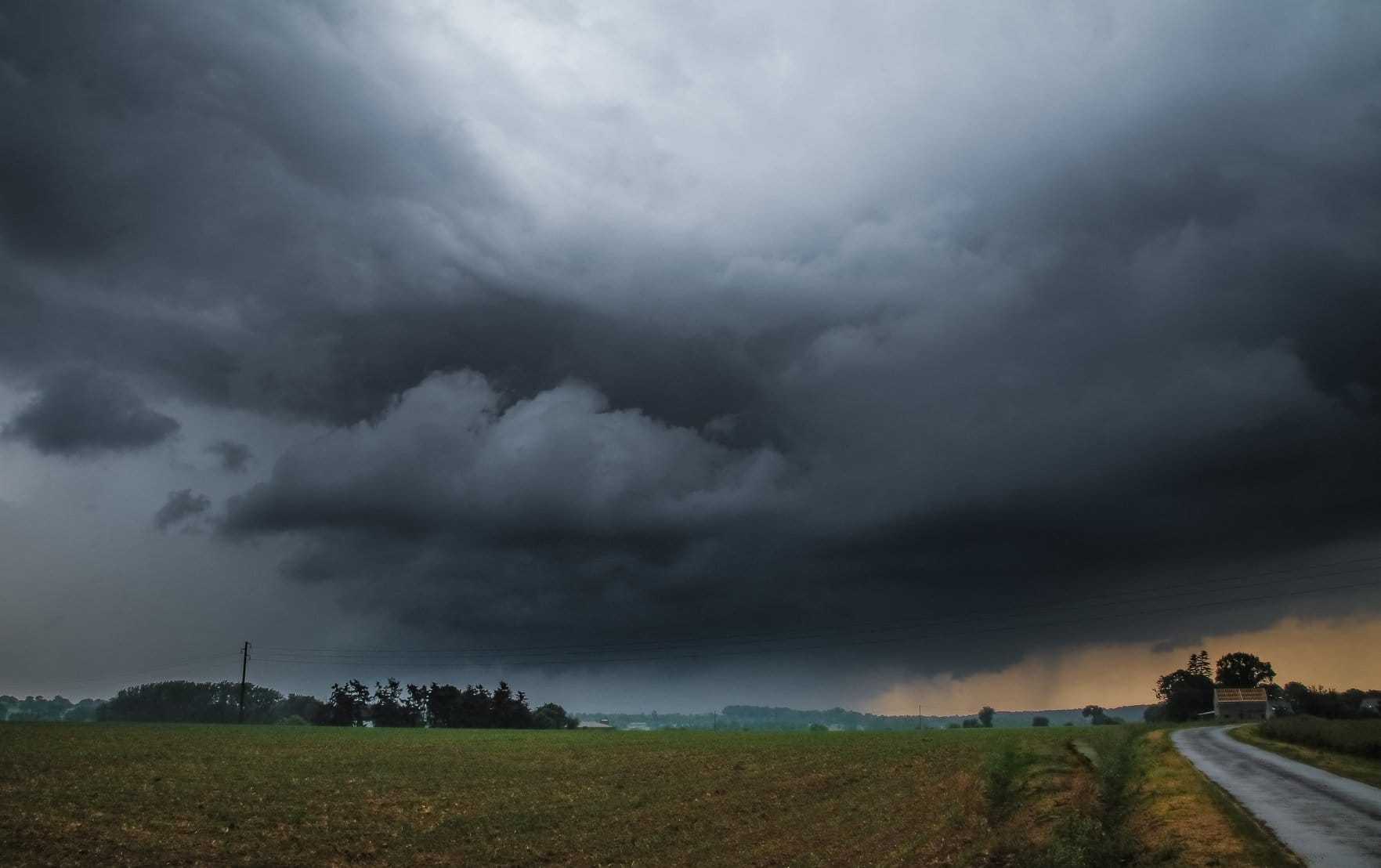 J'étais positionné au Nord de Rennes au démarrage d'une cellule avec parfois quelques tourbillons dans les nuages mais rien de bien méchant. - 28/05/2018 18:00 - Chris RUSSO