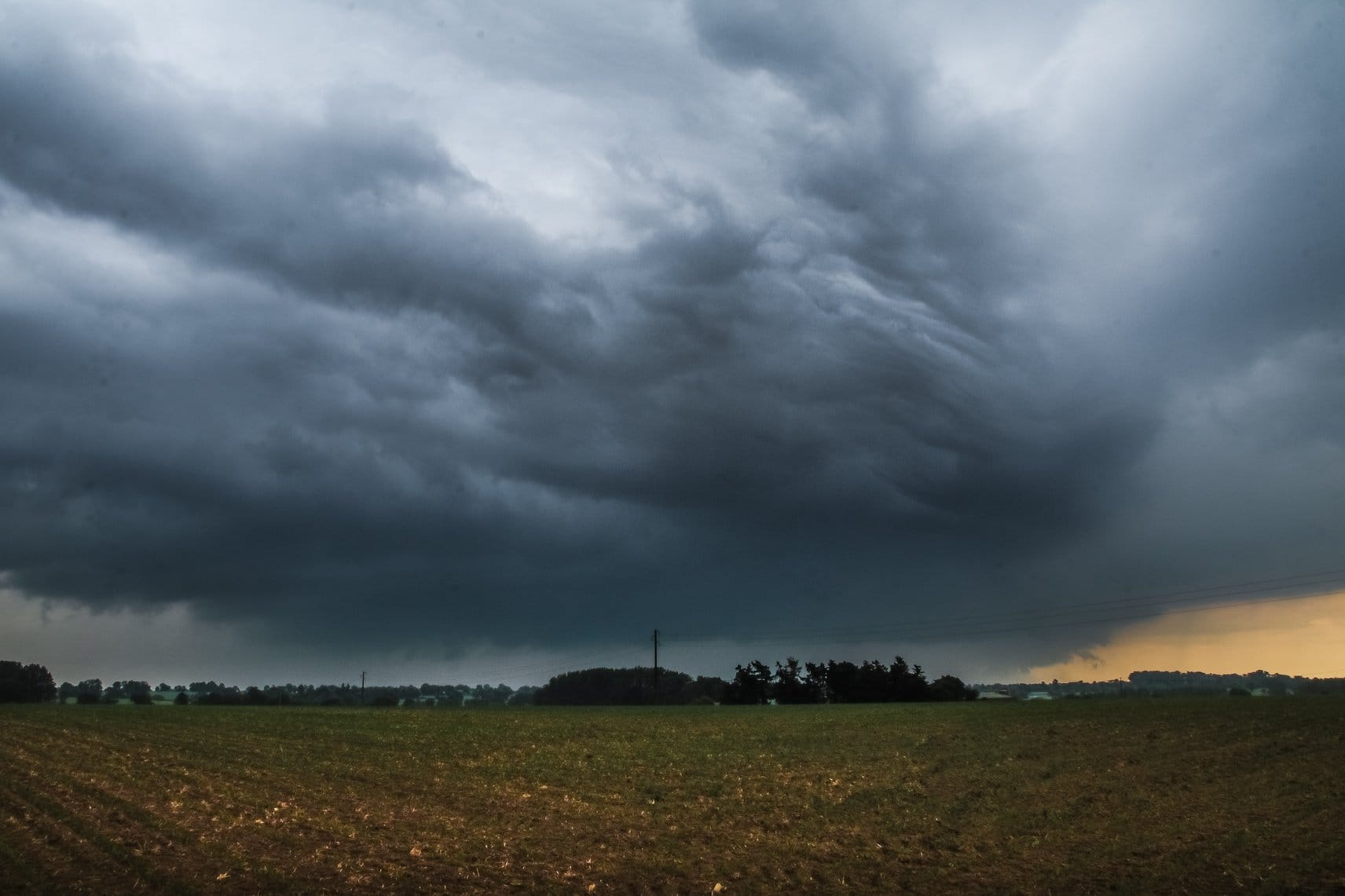 J'étais positionné au Nord de Rennes au démarrage d'une cellule avec parfois quelques tourbillons dans les nuages mais rien de bien méchant. - 28/05/2018 18:00 - Chris RUSSO