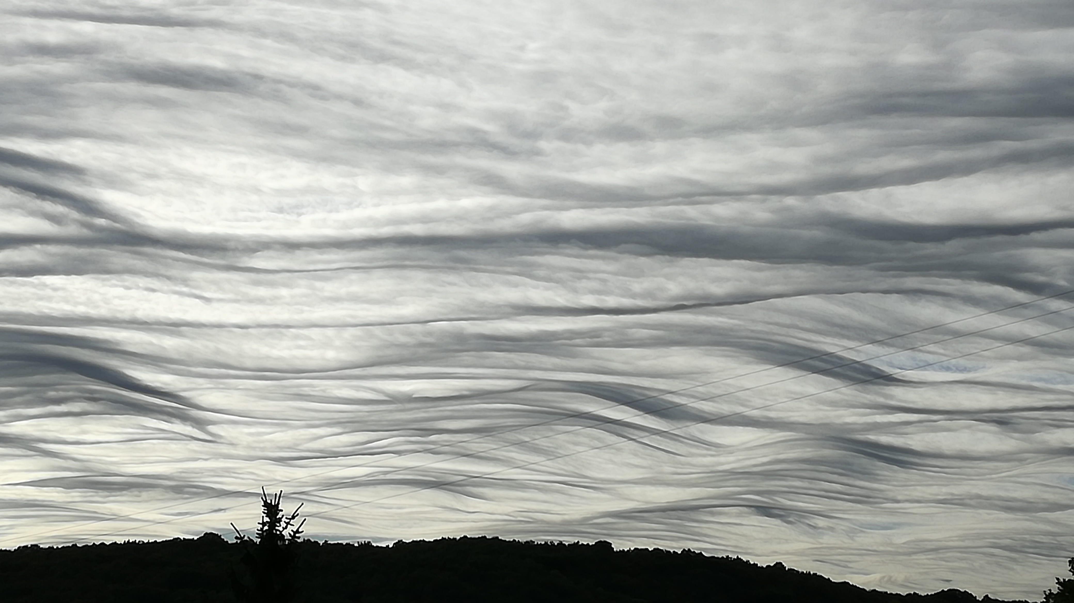 Nuages très particuliers (asperatus) dans l'Indre ! - 05/10/2017 17:00 - michel feignon