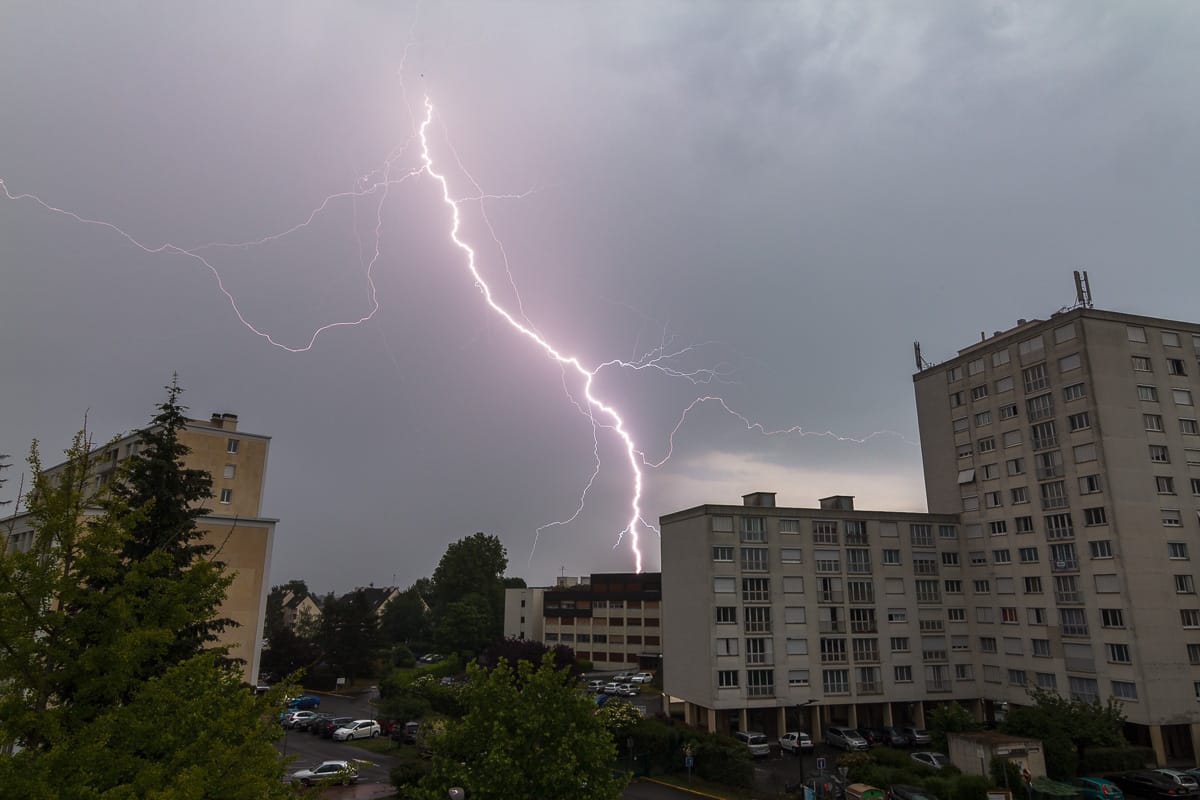 Un orage assez modeste qui a tout de même donné quelques impacts en passant sous mon nez en fin de journée. - 23/05/2018 18:27 - Florent PIN