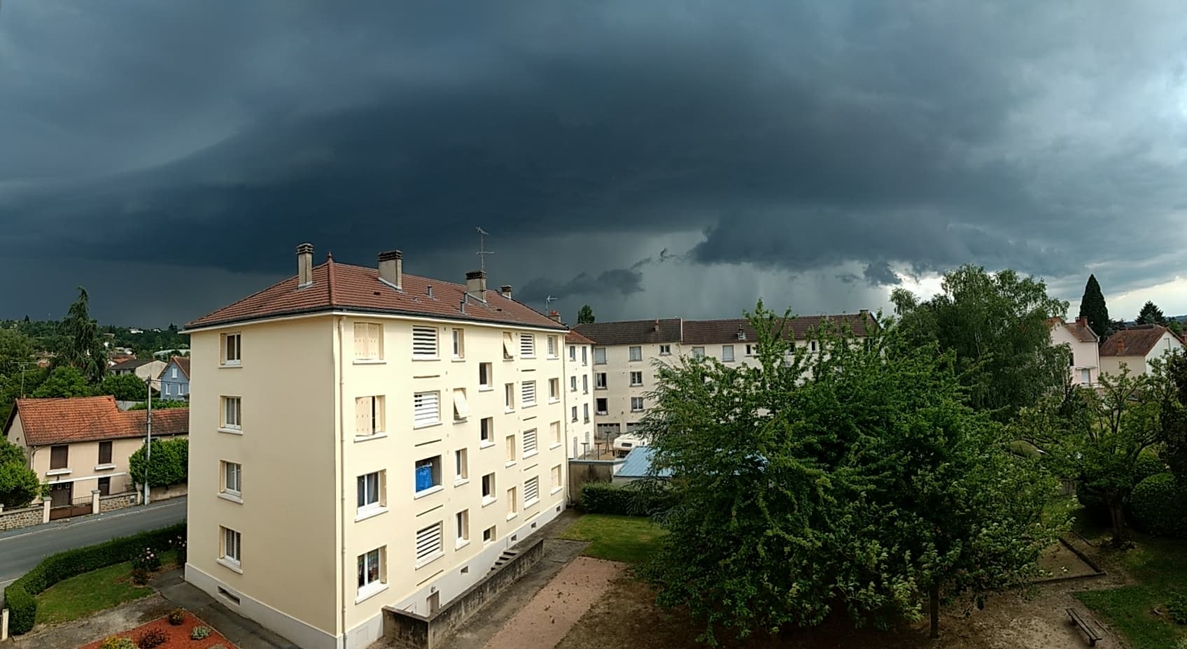 Orage photographié avant son arrivé sur Desertines, Montluçon - 25/05/2018 17:00 - Mickael Gast