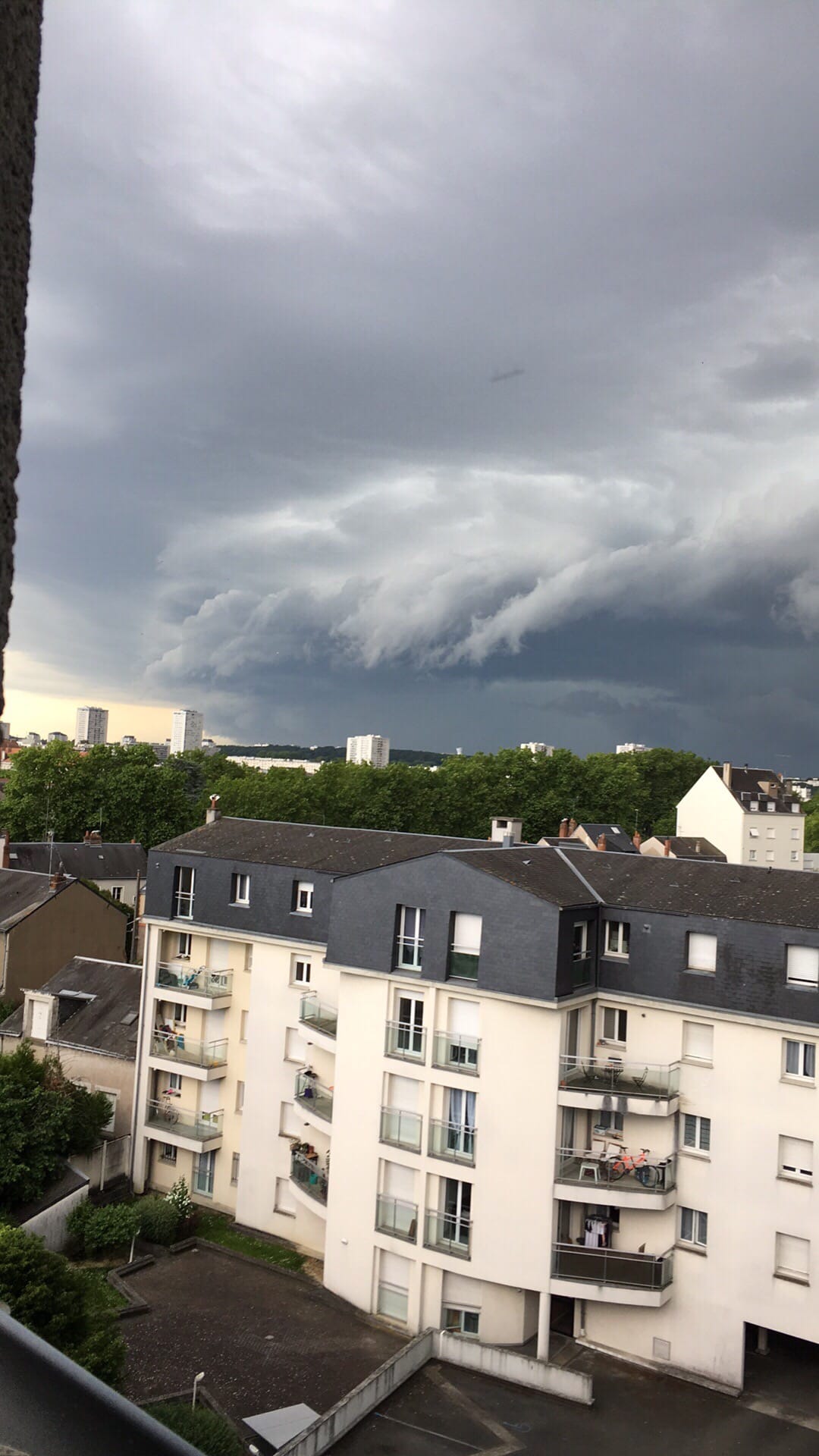 Arriver de l’orage à tours - 26/05/2018 18:10 - Thierry Rosée