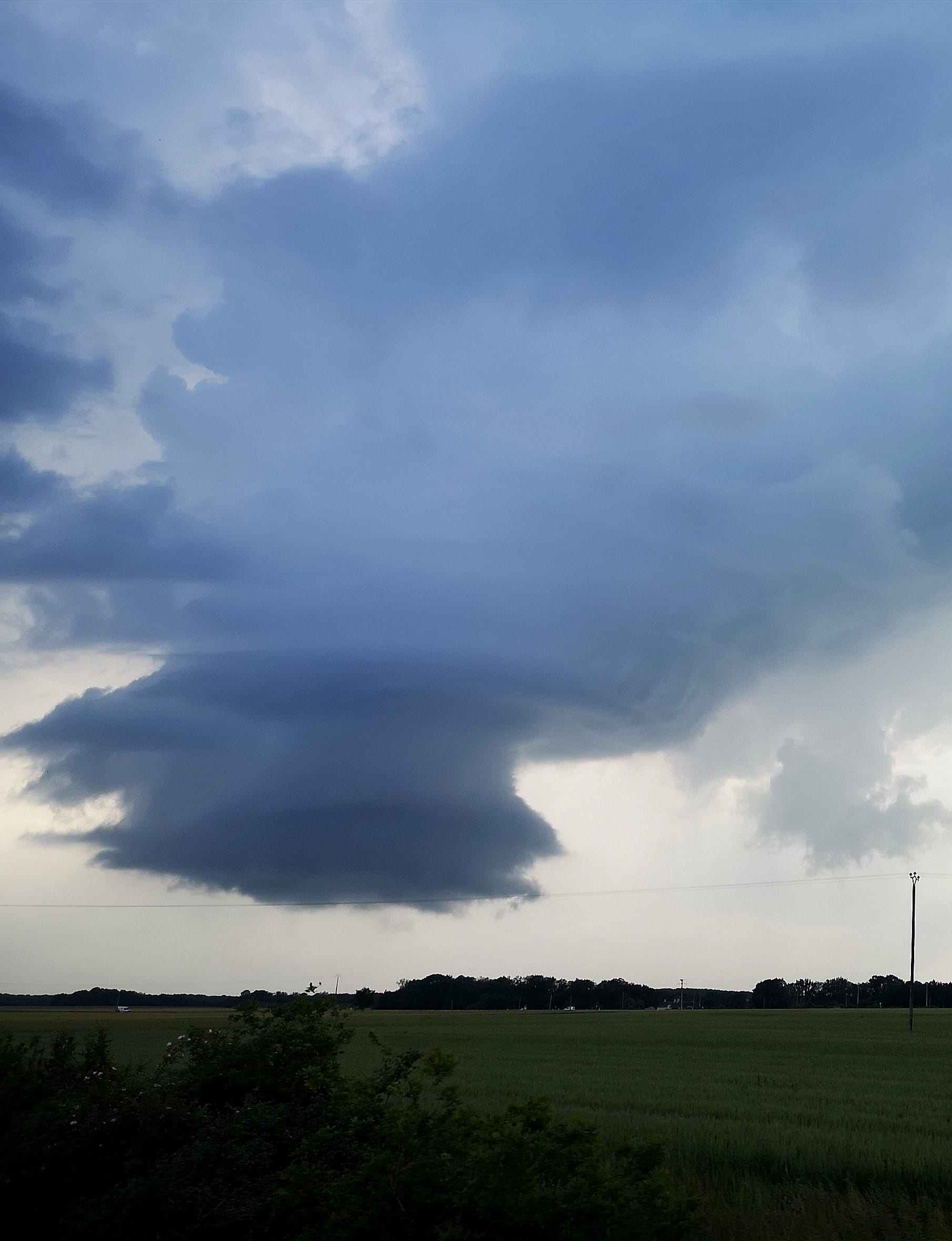 Supercellule LP dans la région de Vendôme (41) le 3 juin vers 19h20. - 03/06/2021 19:20 - Leroy Cyril