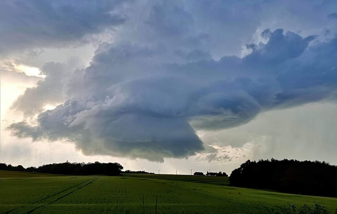 Supercellule LP dans la région de Vendôme (41) le 3 juin vers 19h20. - 03/06/2021 00:00 - Leroy Cyril