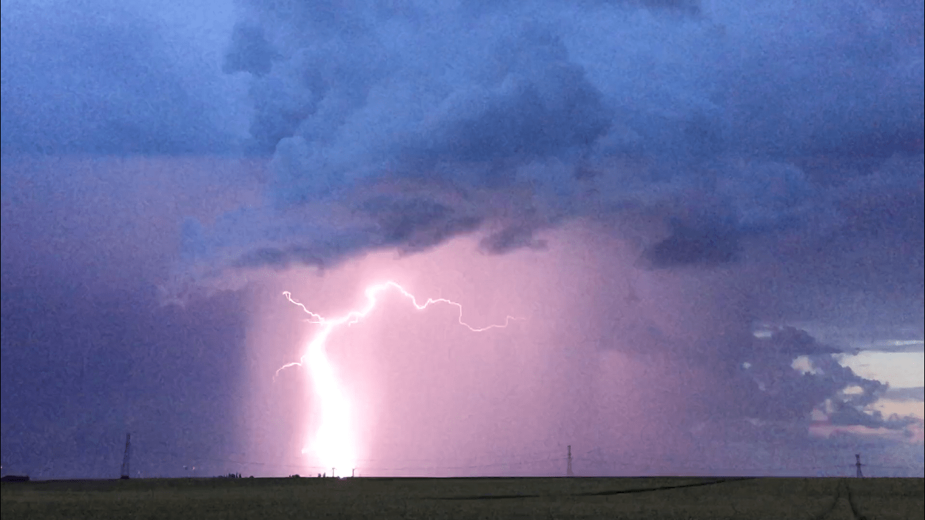 Orage vers Artenay (45 Loiret) - 04/06/2018 21:00 - Julien Coutant