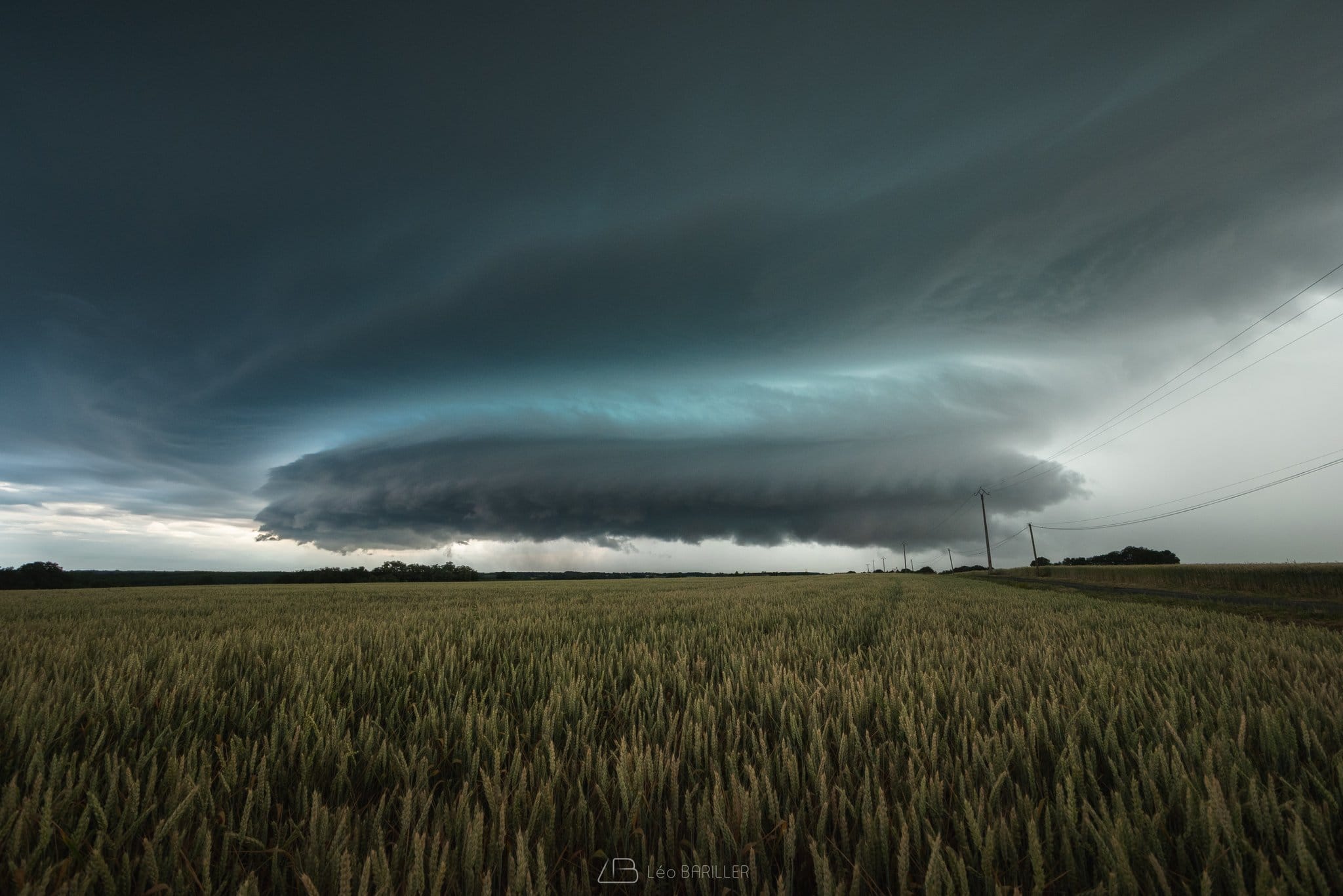 Mésocyclone exceptionnel en région #CentreValdeLoire ce samedi vers 20h ! (près de Loches 37) - 04/06/2022 20:00 - Léo BARILLER