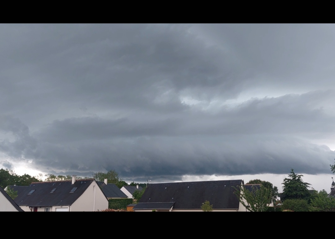 Orage du Samedi 6 Mai 2023 à 20h00 près de Tours, Indre-et-Loire - 06/05/2023 20:00 - Raphaël Tr