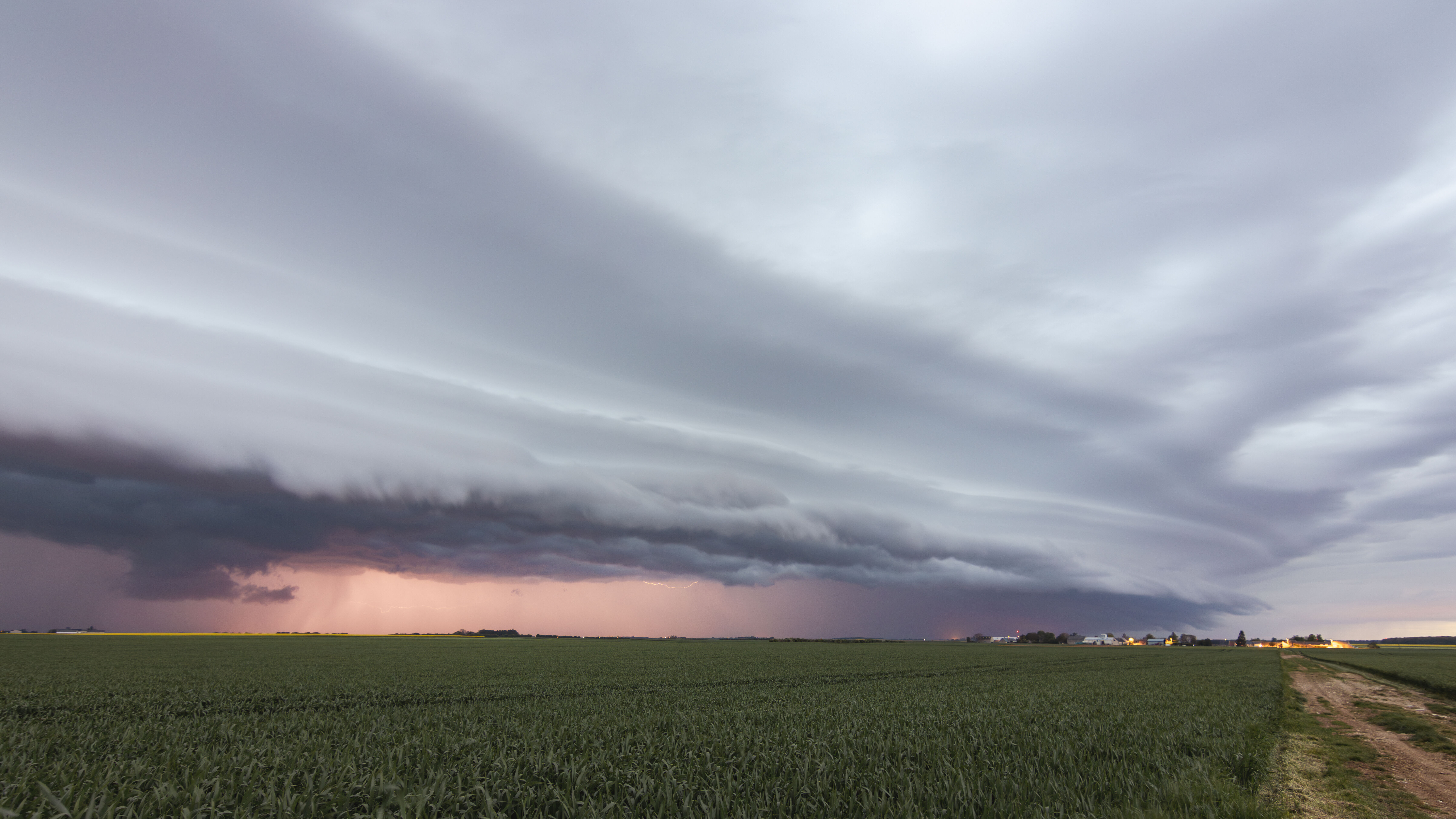 Orage supercellulaire avec son arcus multicouche dans les plaines de Beauce (45/28) - 06/05/2023 22:42 - Kylian Dormand