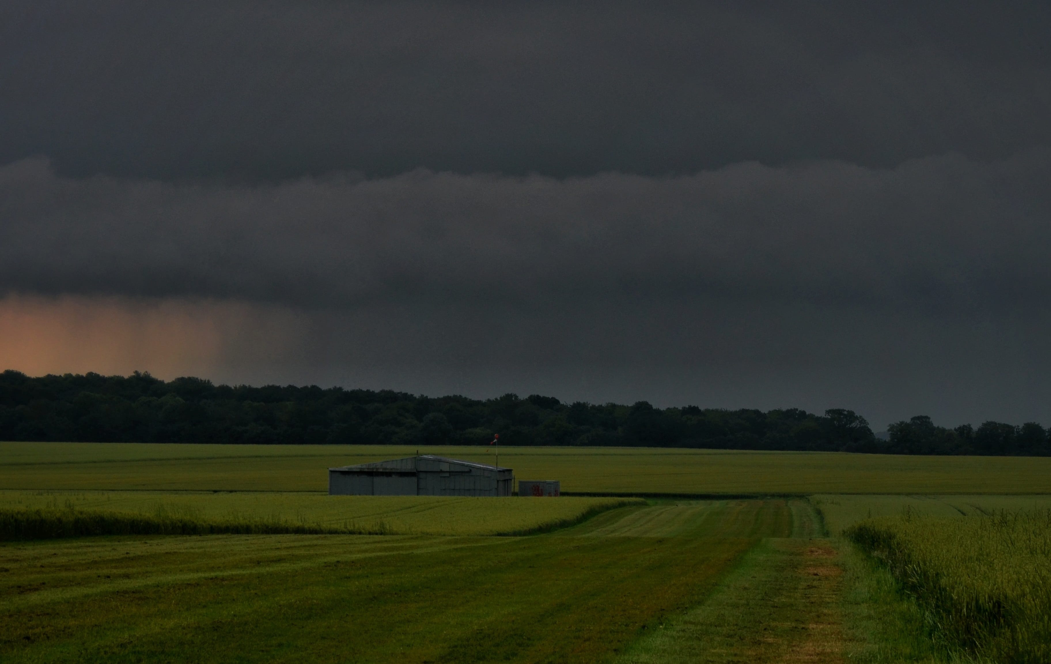 Orages forts en Eure-et-Loir avec arcus près de Courville sur Eure (28) - 3 - 09/06/2018 18:00 - Pierre Renaudin