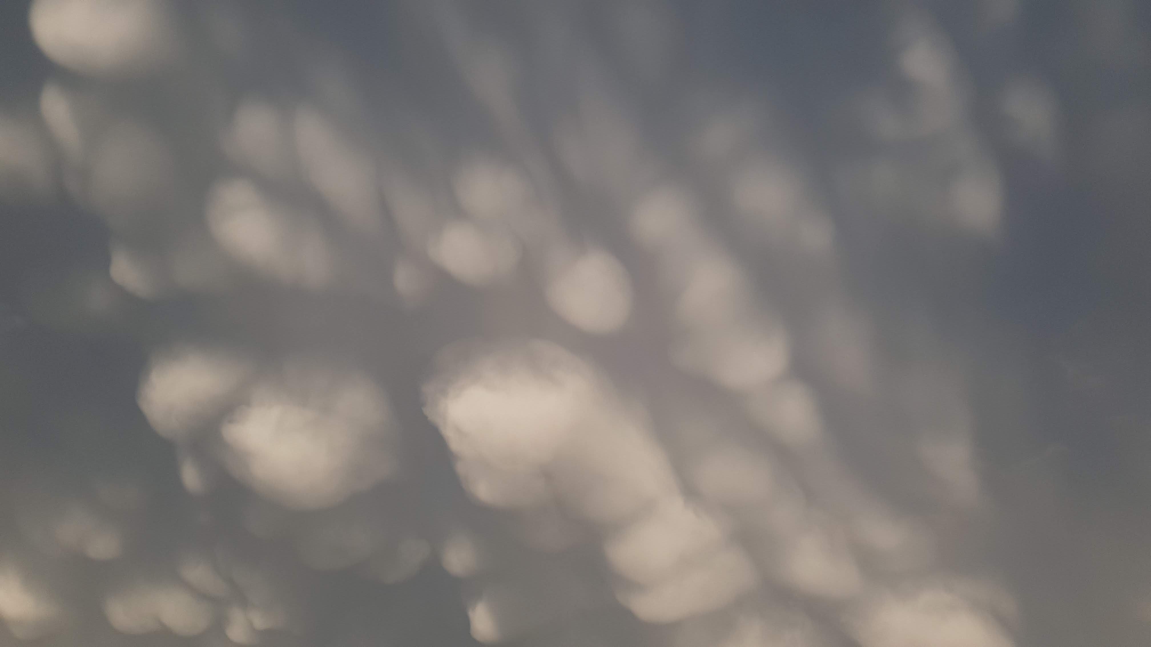 Ciel de mammatus sur Issoudun (36) au passage d'un orage - 09/05/2023 20:40 - Andrea Pirrotta