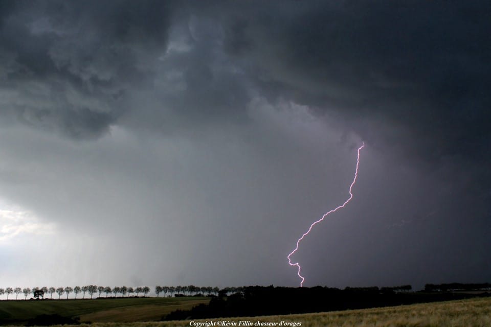 Orage monocellulaire du côté de Sainte-Maure-de-Touraine( 37 ) - 10/06/2019 18:00 - Kevin François Fillin