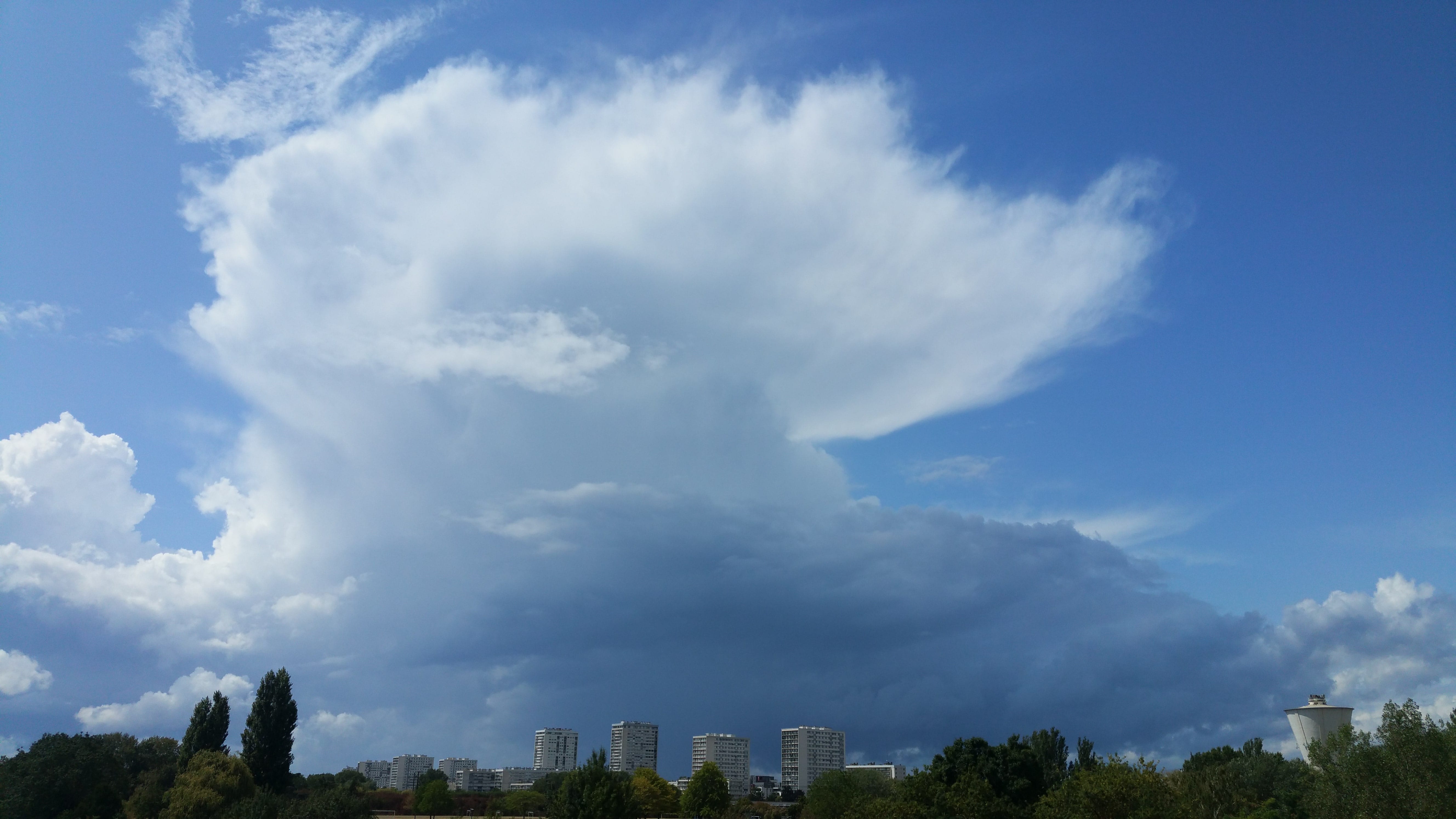 Magnifique Cumulonimbus dans le ciel de Tours - 12/08/2019 15:00 - Matthieu Pagès