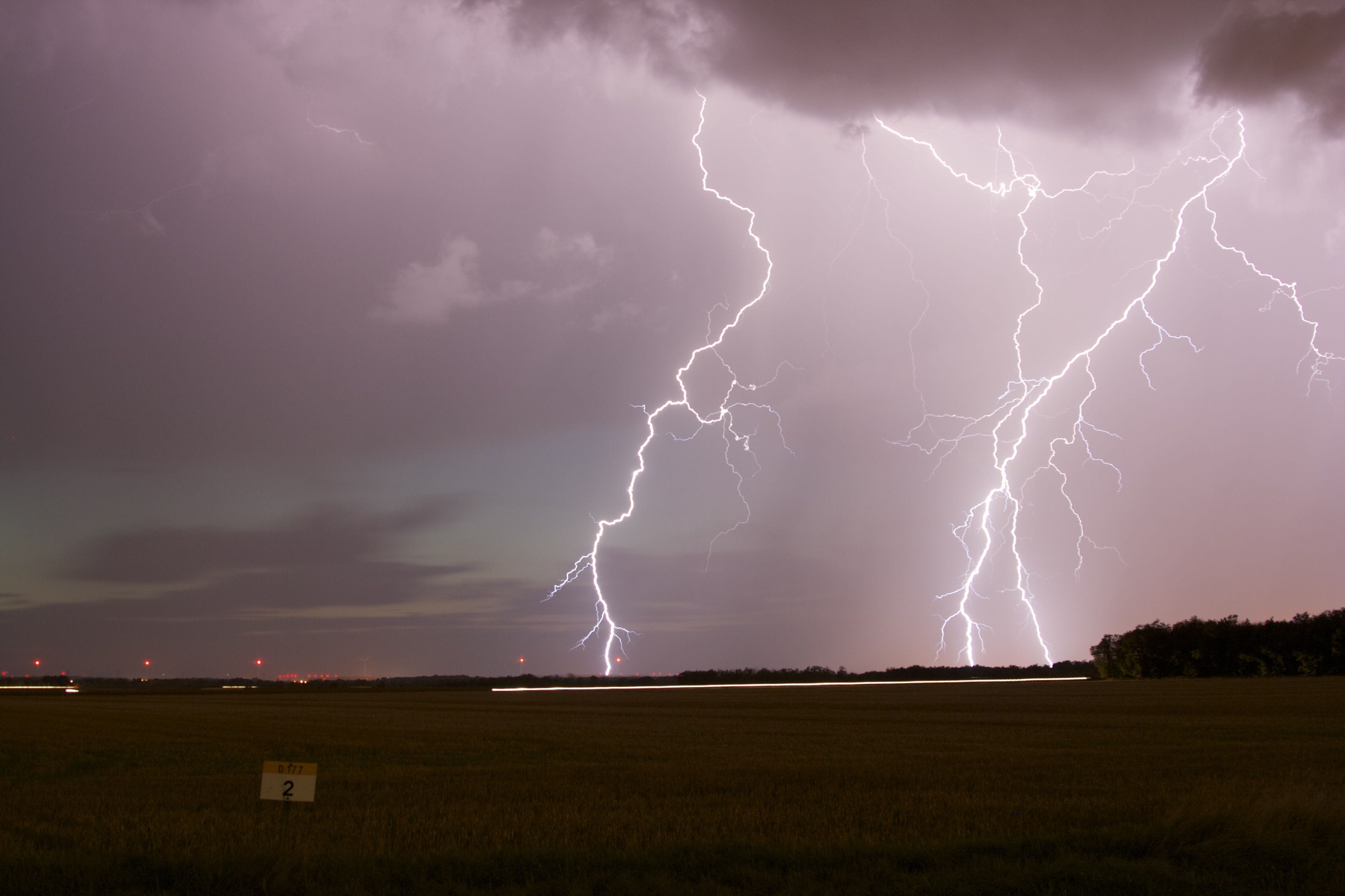 Ligne orageuse, Arçay (18) - Orage faible à l'approche de Bourges. - 13/10/2019 20:07 - Bruno Creugny