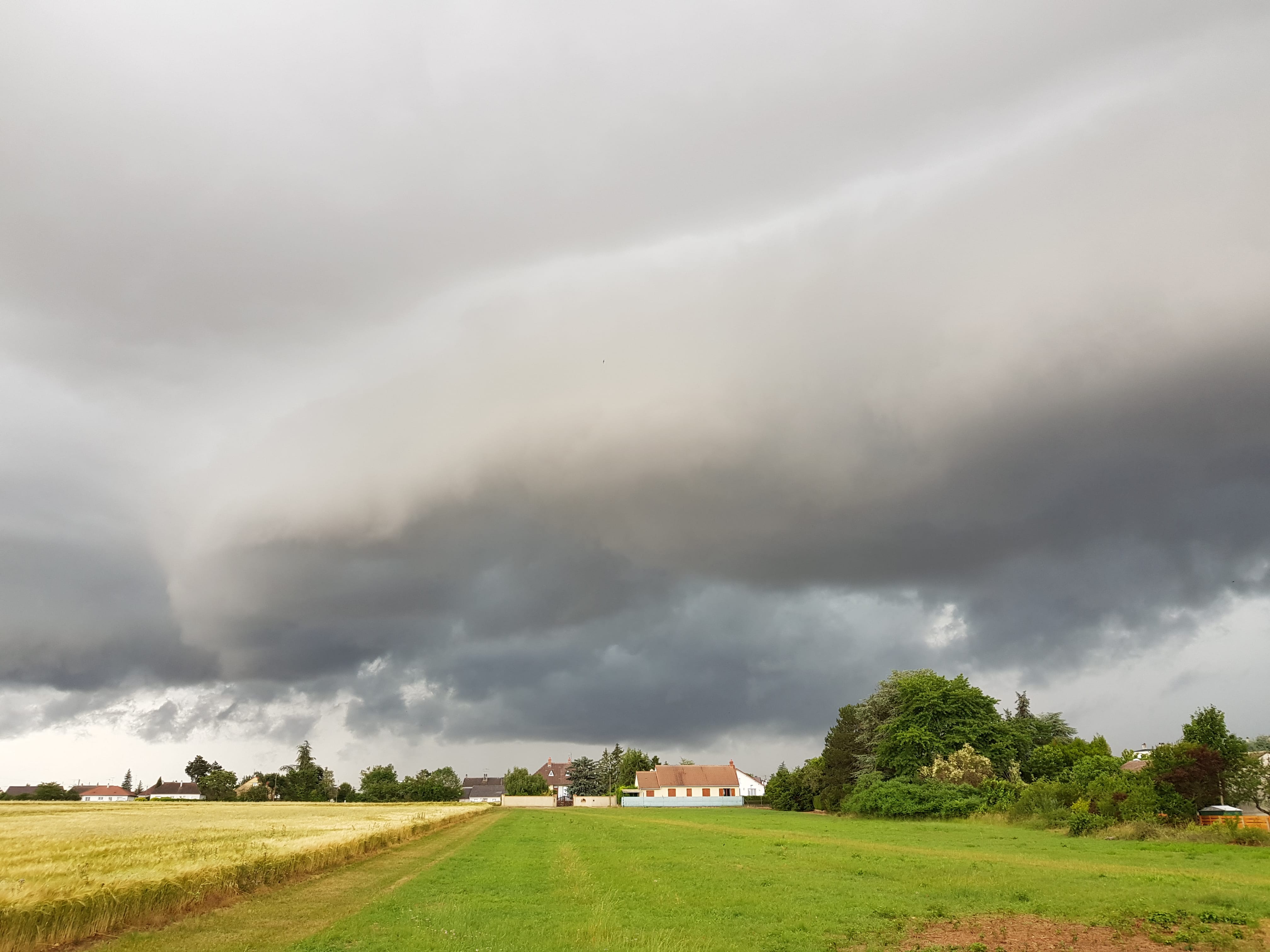 Arcus sur Issoudun, très fortes rafales à son passage. - 20/06/2021 19:24 - Andrea Pirrotta