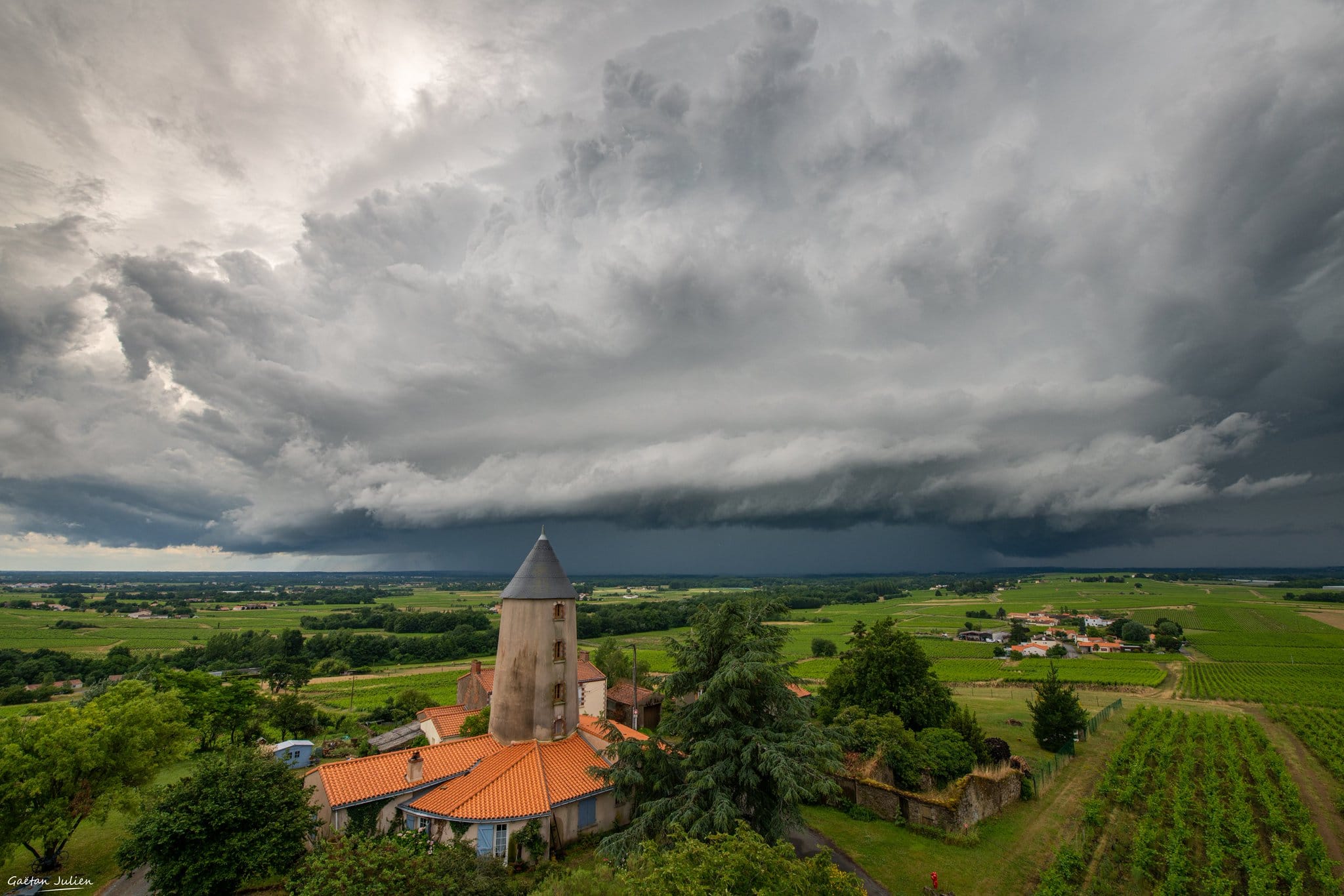 Belle structure orageuse dans la région Nantaise en fin de journée! - 20/06/2021 00:00 - Julien Gaëtan