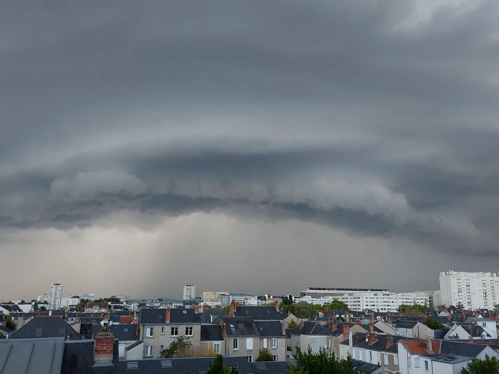 Bel arcus sur les environs de Tours ce vendredi 21 août - 21/08/2026 19:54 - Armand Lalloue