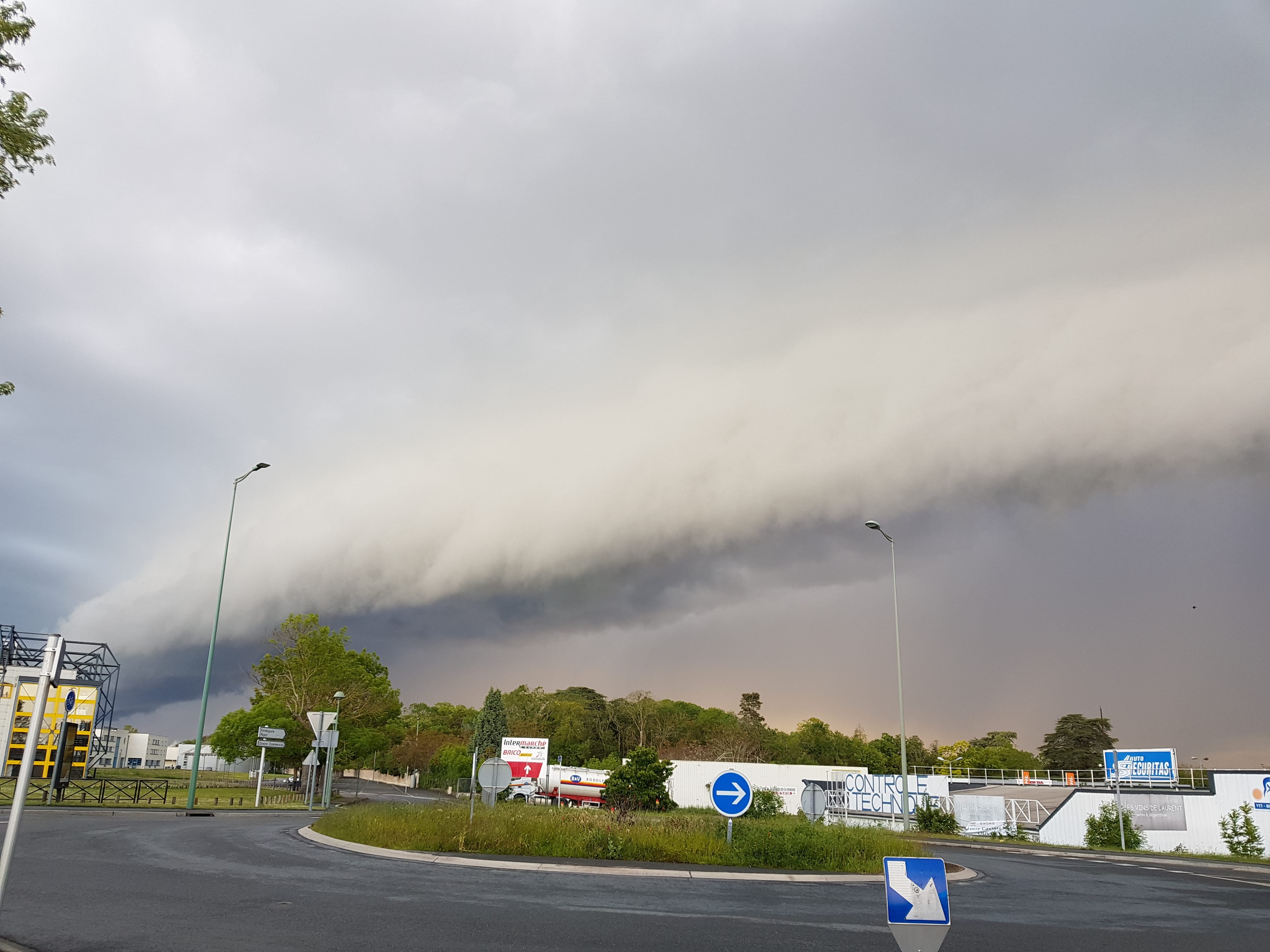 Arcus très imposant sur Issoudun (36) - 22/05/2021 19:58 - Andrea Pirrotta