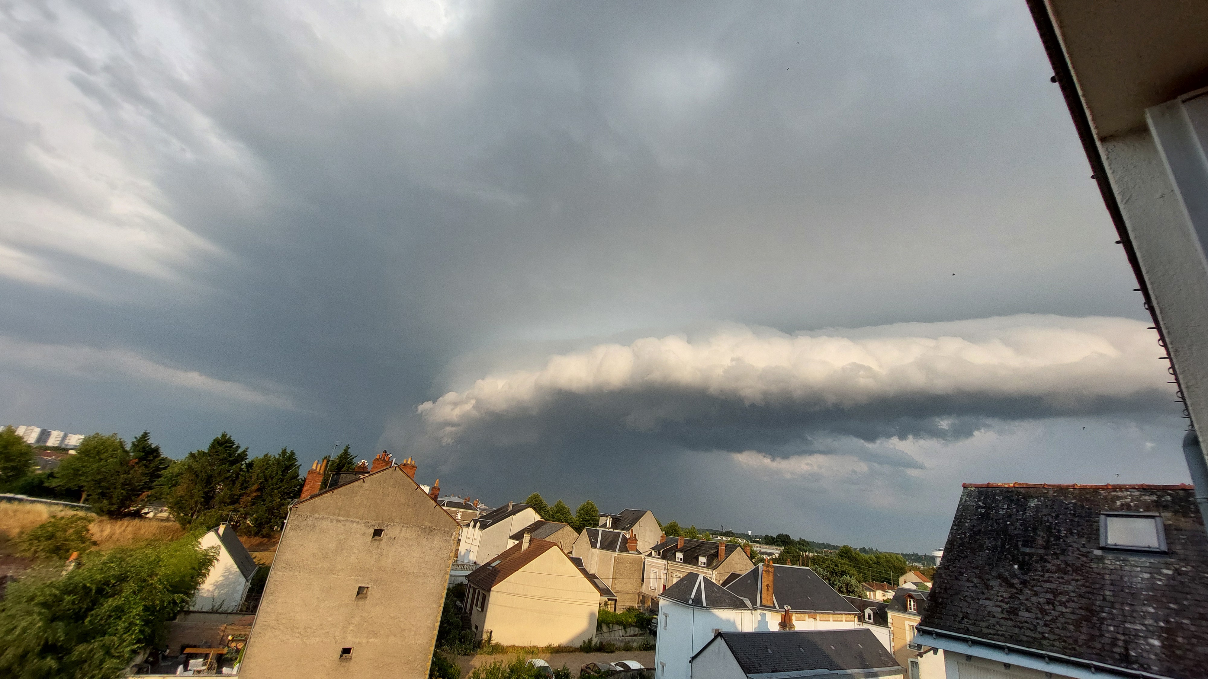 Magnifique arcus pris depuis mon balcon à Tours - 27/06/2026 20:20 - Armand Lalloué