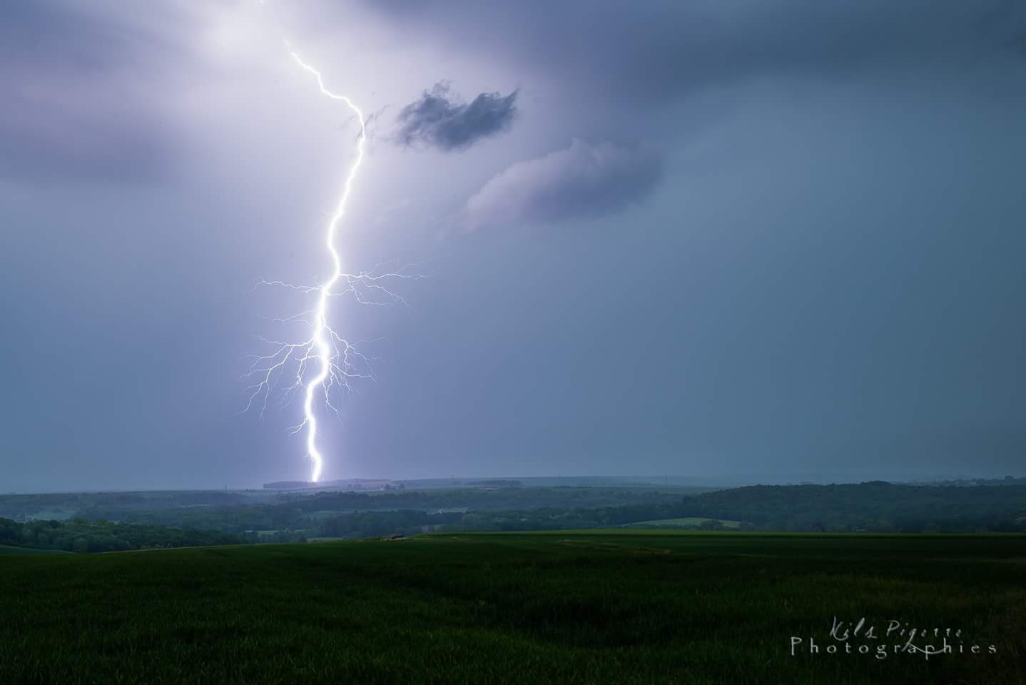 Très bel impact ramifié pris à hauteur de Vandeuil (Marne) ce samedi 12 Mai 2018. - 12/05/2018 18:50 - Nils Pigerre