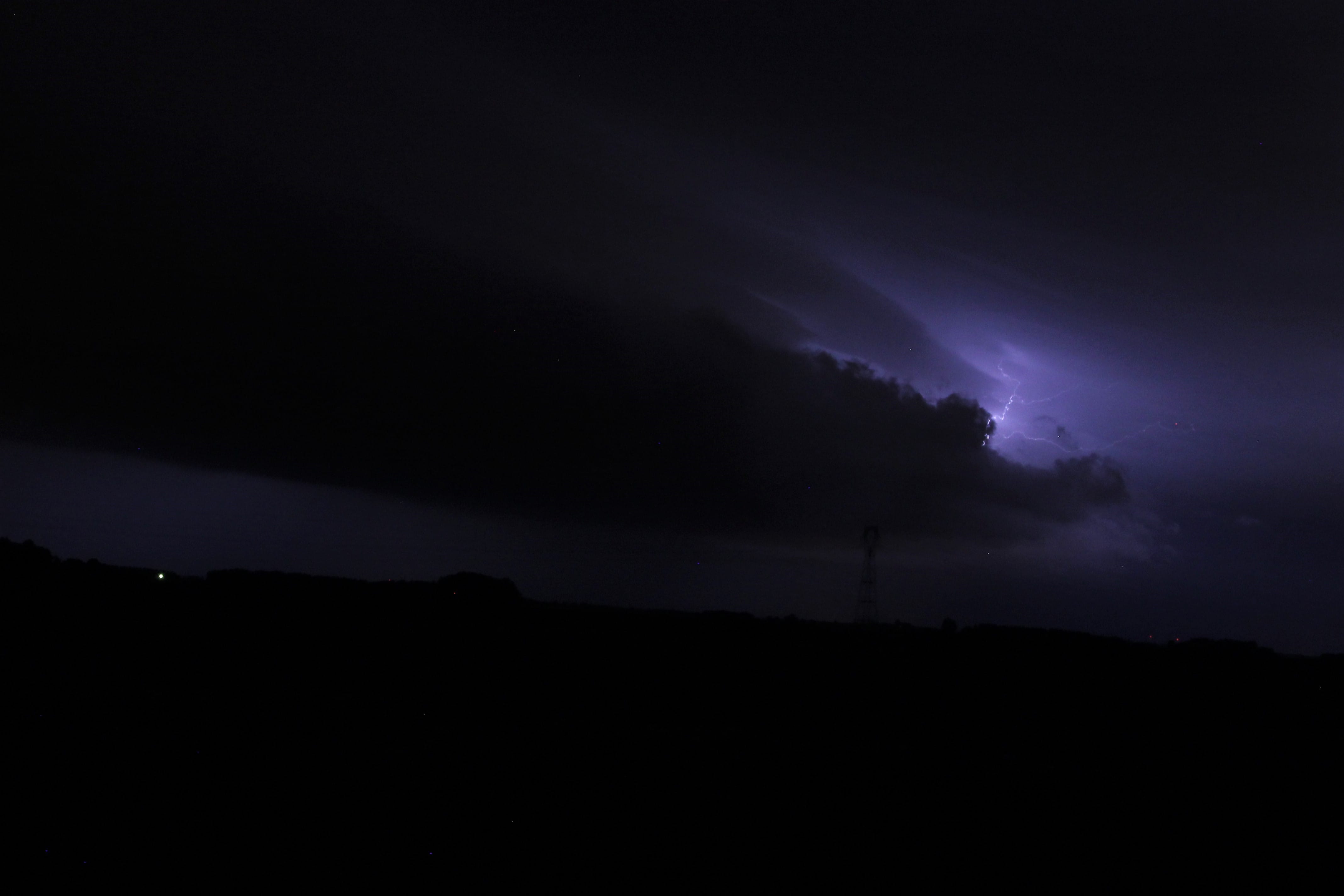 Frédéric, chasseur d'orages dans la Meuse, président de l'association Les Colères du Ciel de Lorraine.  photo de l'arcus à  THIEBLEMONT-FAREMONT - 12/05/2018 21:37 - Frédéric LEJAILLE