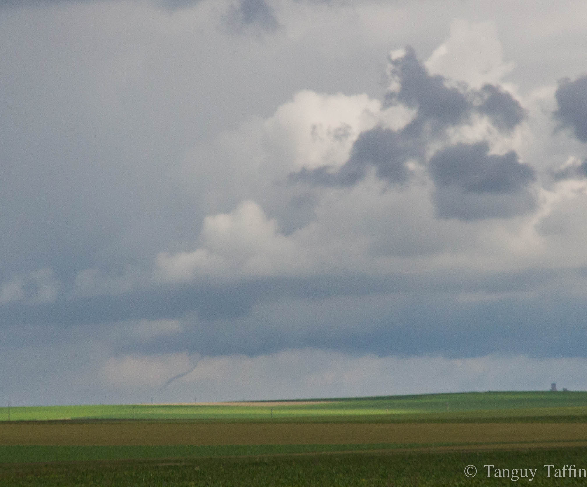 TORNADE AUX NORD DE FÈRE CHAMPENOISE (AUX ALENTOURS), DANS LE DÉPARTEMENT DE LA MARNE. - 19/09/2017 13:15 - Tanguy Taffin