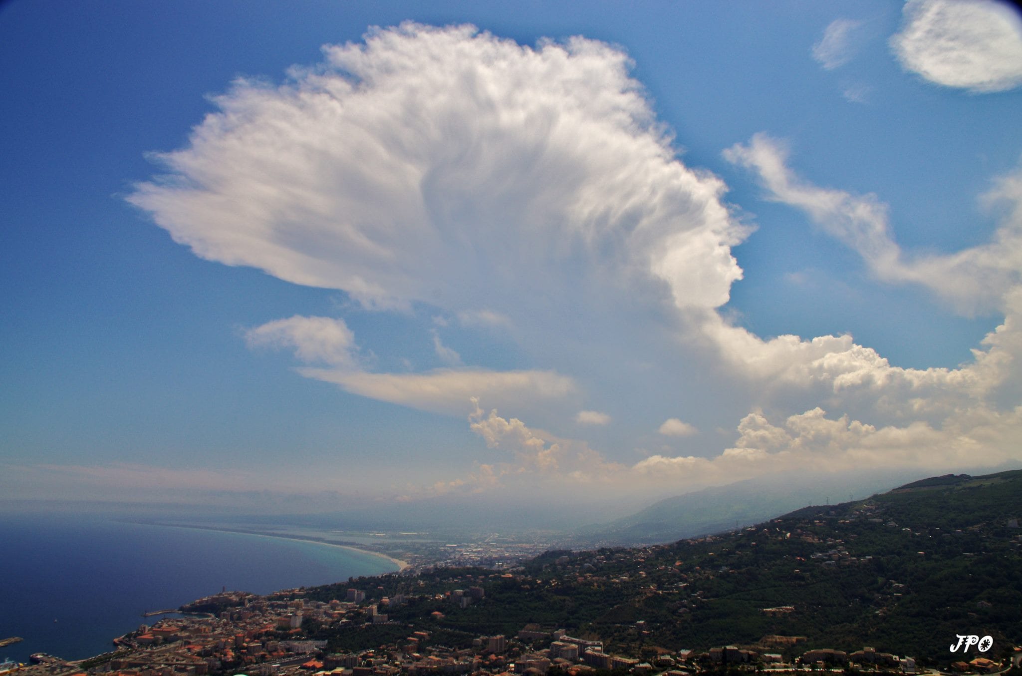 Etalement d'un Cb au sud de Bastia dans l'après-midi. - 01/06/2017 15:00 - Jean-Pierre OLMETA