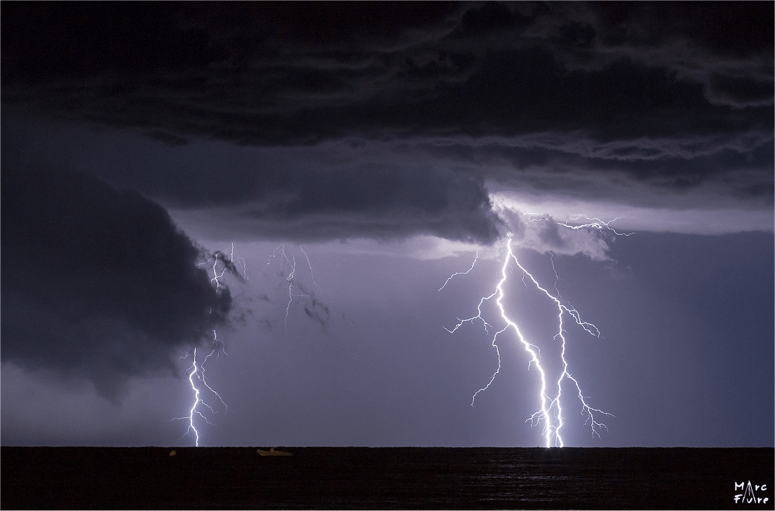 Orages balayant la Corse en fin de soirée. - 07/09/2016 01:00 - Marc FAVRE