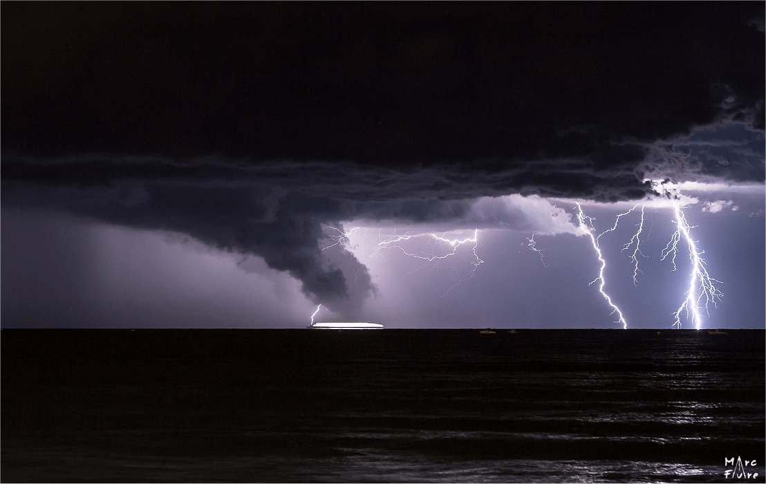 Orages balayant la Corse en fin de soirée. - 07/09/2016 01:00 - Marc FAVRE