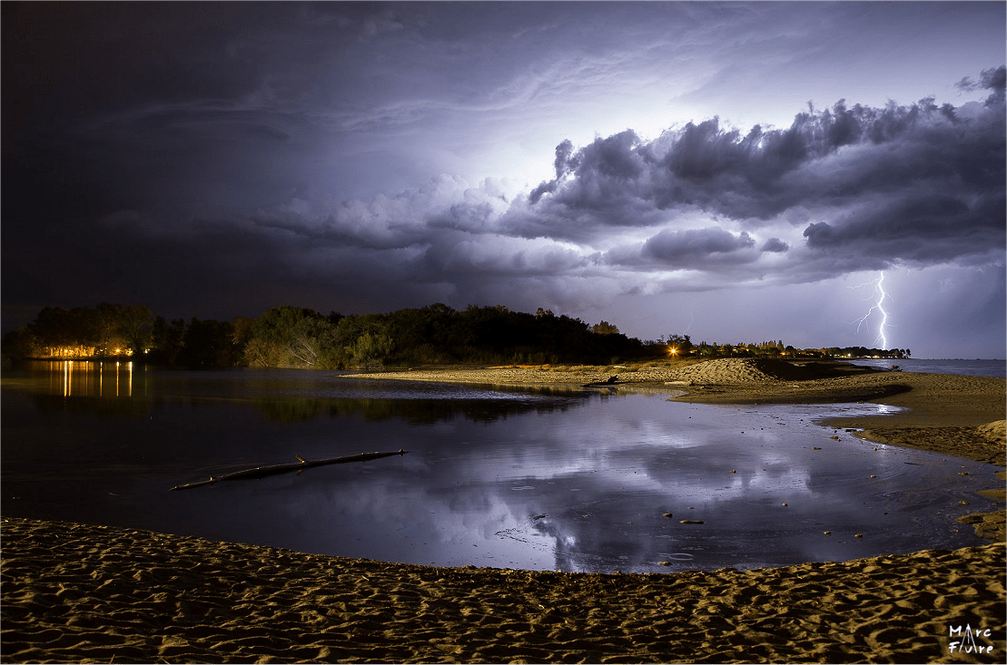 Orages balayant la Corse en fin de soirée. - 07/09/2016 01:00 - Marc FAVRE