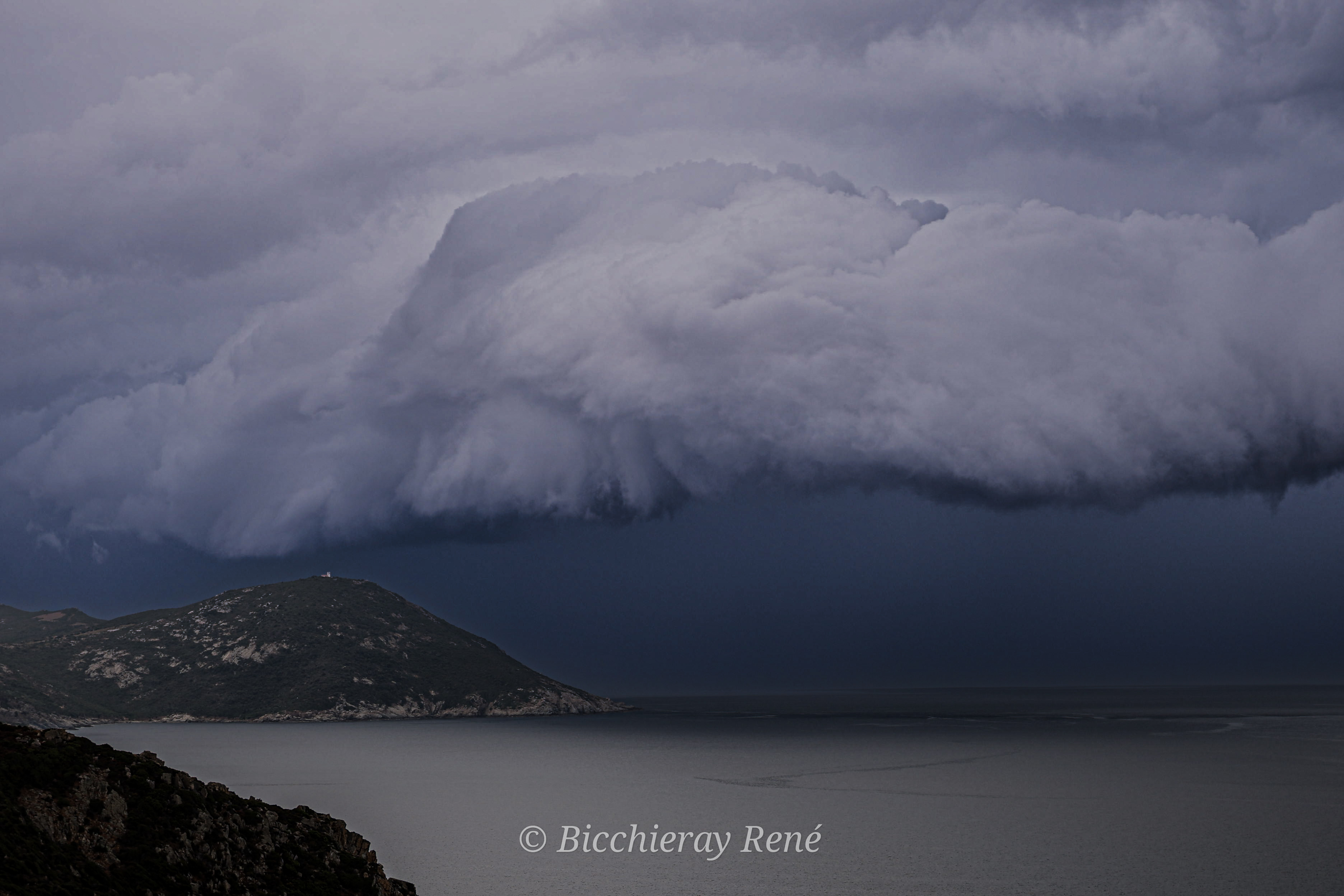 Arcus au dessus de l ancien sémaphore de cavallo en haute corse ( près de calvi ) - 13/07/2025 08:10 - René Bicchieray