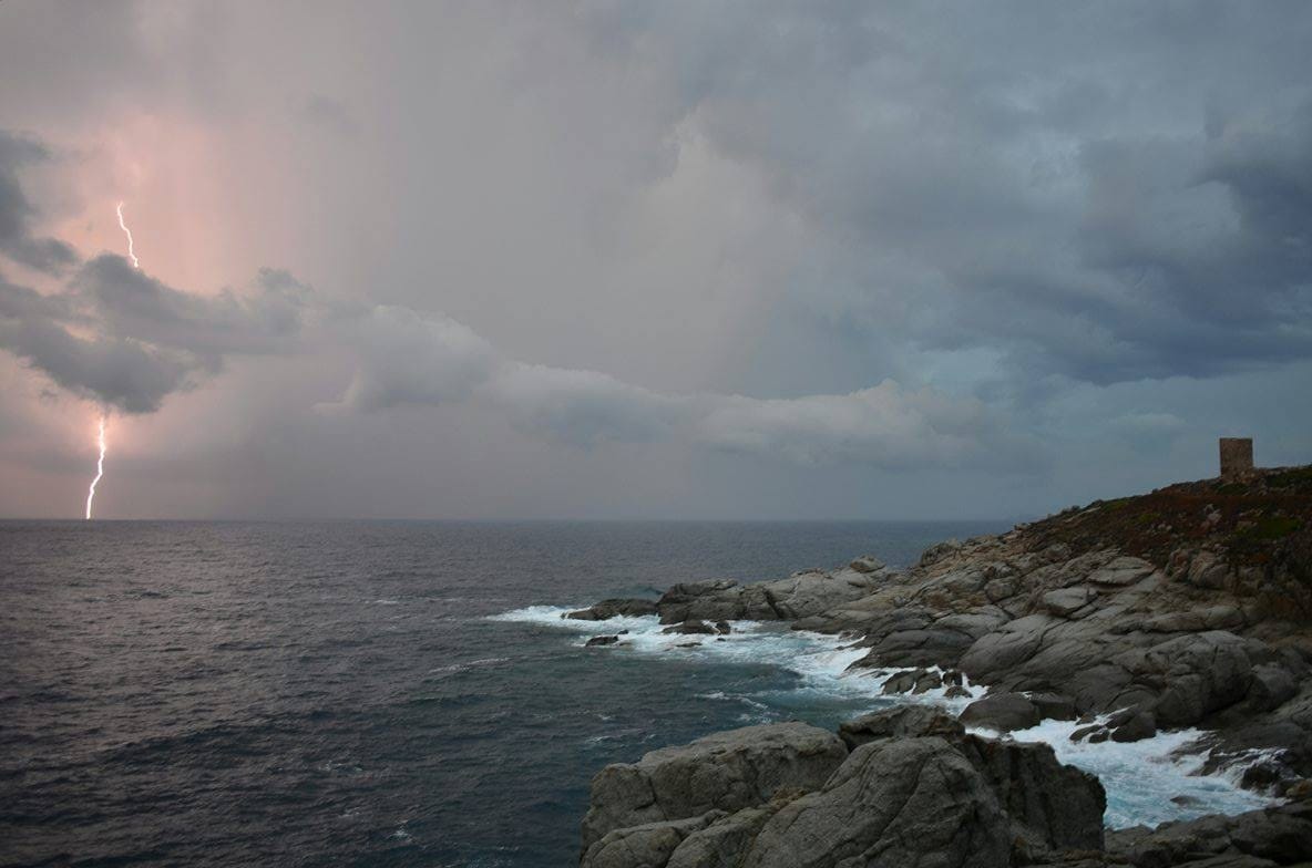 Photo prise à main levée en soirée sur le littoral de Lumio en Haute-Corse. - 30/08/2016 22:00 - Philippe SERVONNET