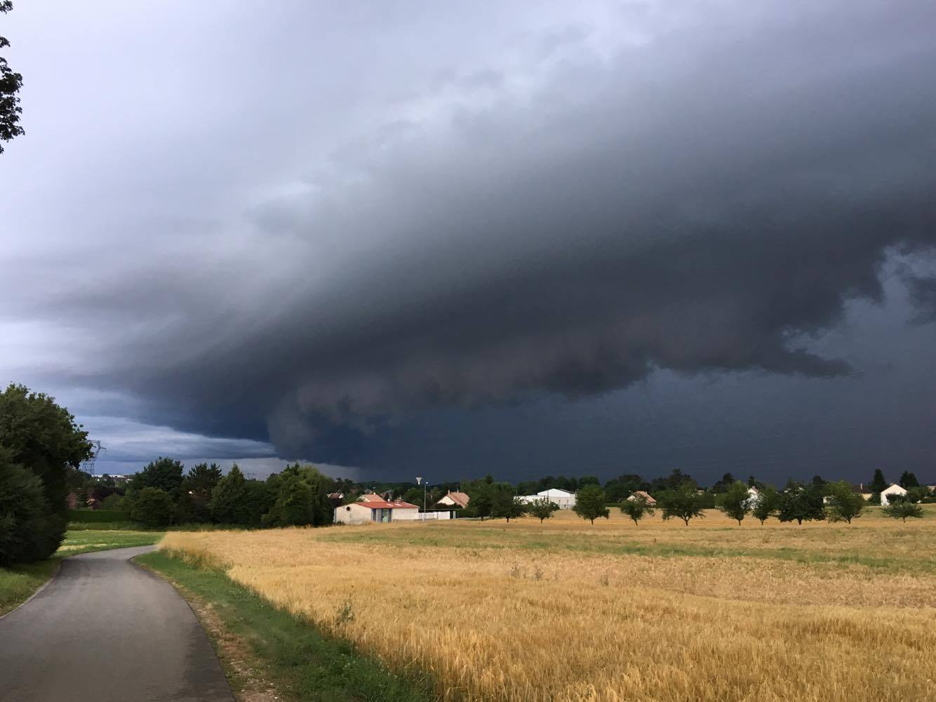 Arcus à Foucherans dans le Nord du Jura (Dole). - 28/06/2017 20:00 - Cédric QU