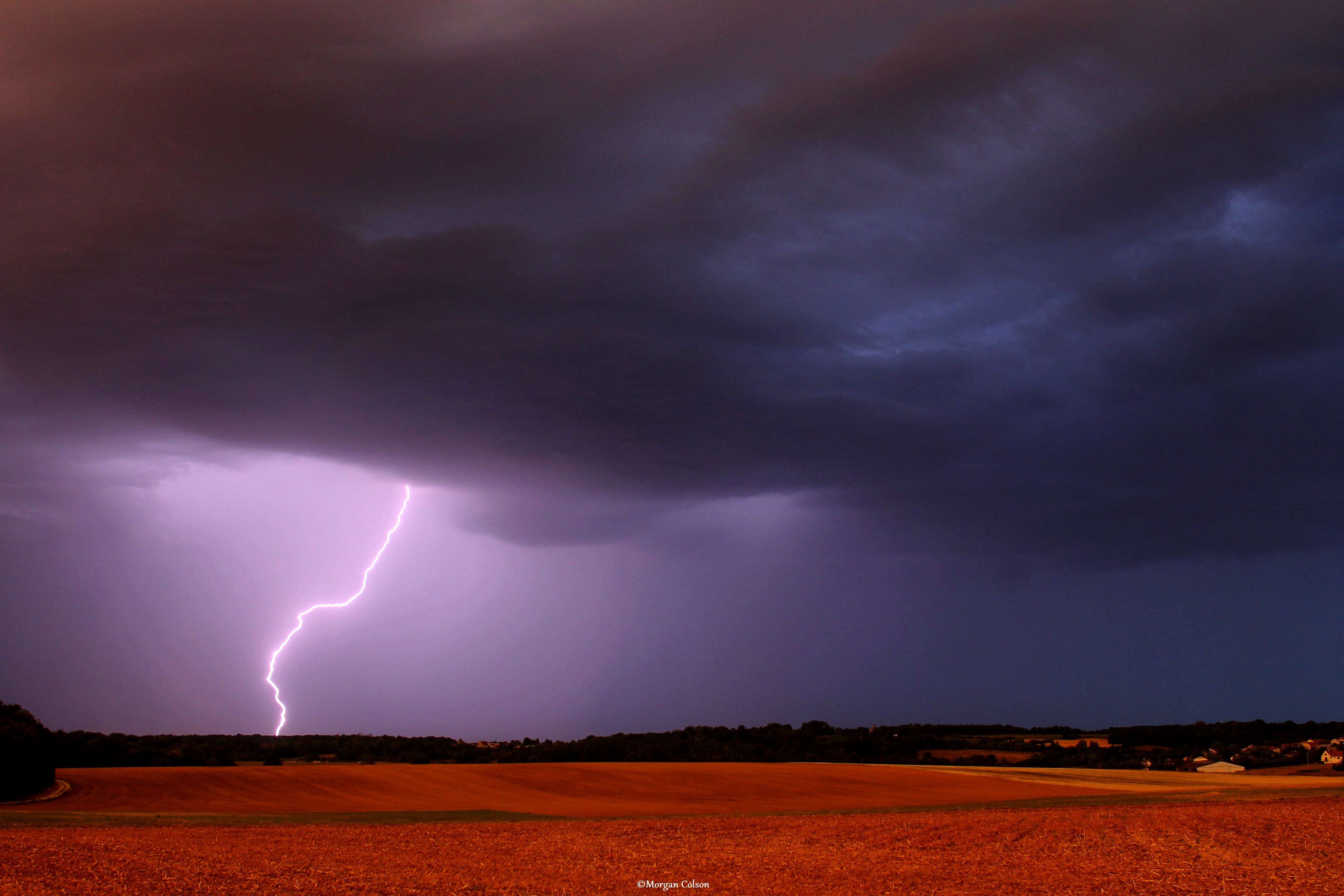 Orage sur le Sud Meusien ce matin avec des impacts puissant.
En poste entre la commune de Bar-Le-Duc et Véel (55). - 01/08/2018 06:50 - Morgan Colson