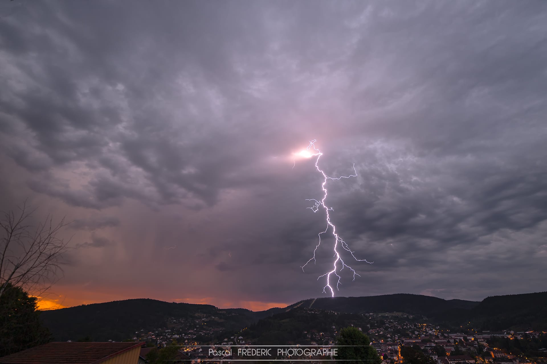 Coup de foudre ramifié sur Gérardmer (88) le 1er aout 2020, 5h20 - 01/08/2020 05:20 - Pascal FREDERIC