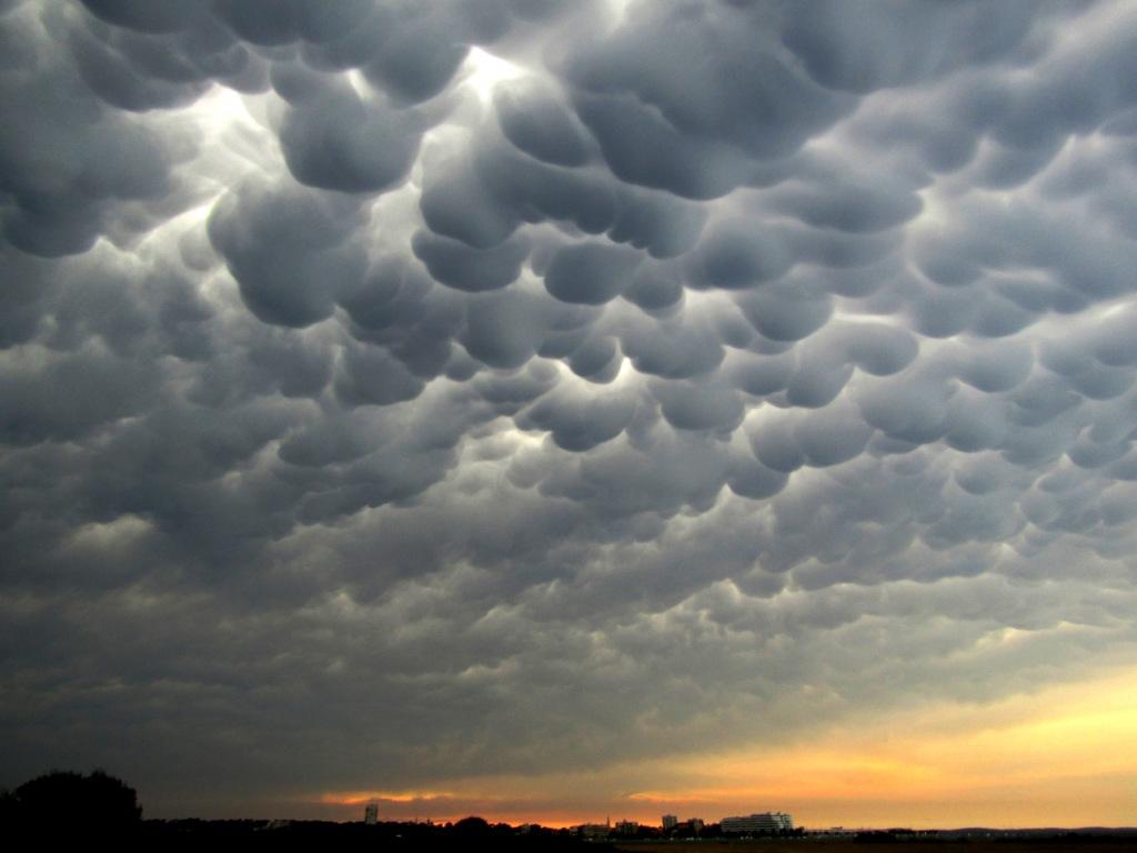 Mammatus en bordure de l'orage au sud de la Gironde - 01/07/2018 19:30 - Mathieu TAILLADE