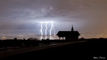 Orages sur la région du Léman de la soirée du 1er juin 2022 - 01/06/2022 23:00 - Marc FAVRE