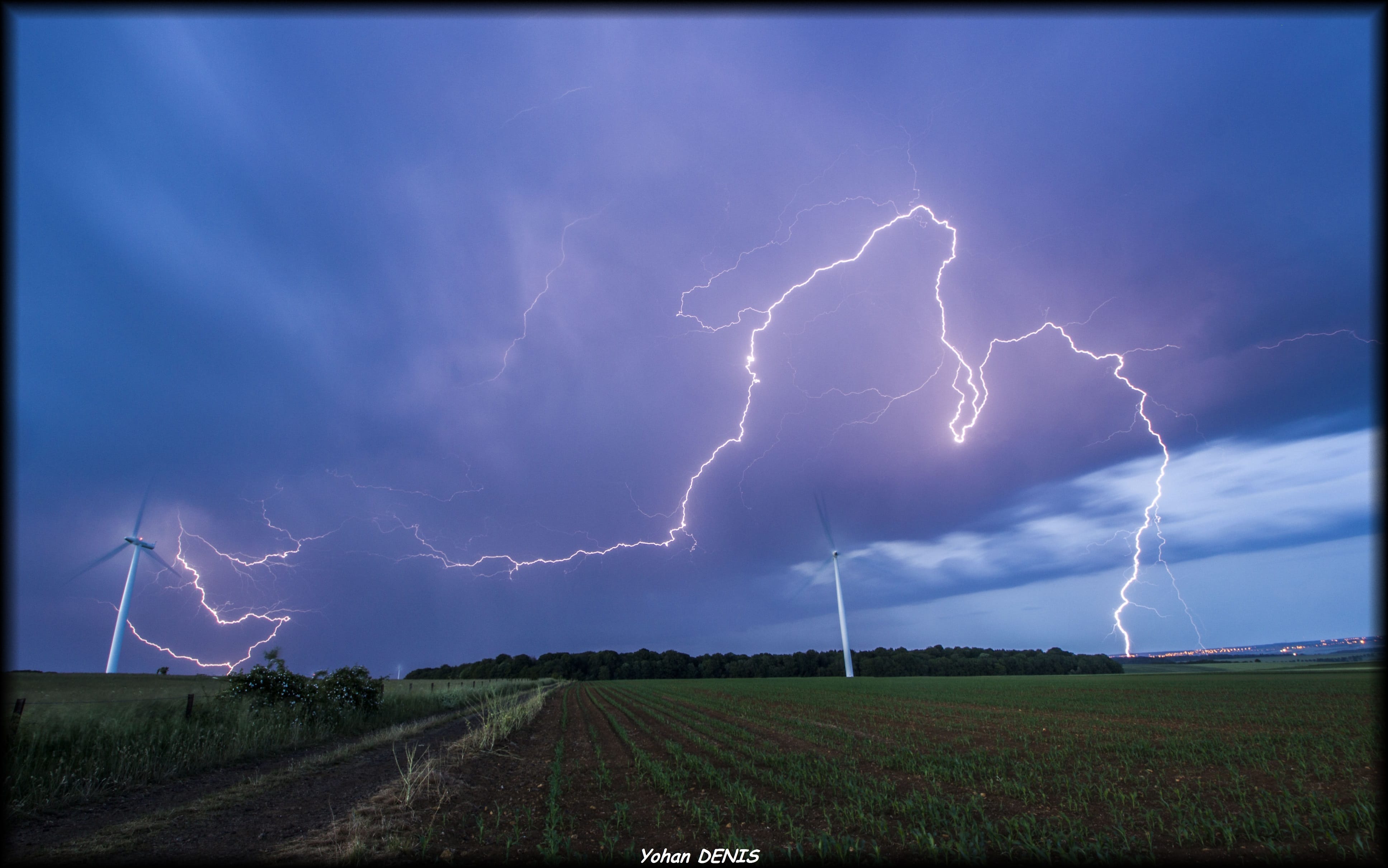 La saison orageuse se lance enfin sur le Pays-Haut lorrain avec cette intense ligne orageuse active que je suivrai depuis le Nord Meuse jusqu'au Secteur de Viviers-sur Chiers (54)  (photo) - 04/06/2019 22:00 - Yohan DENIS