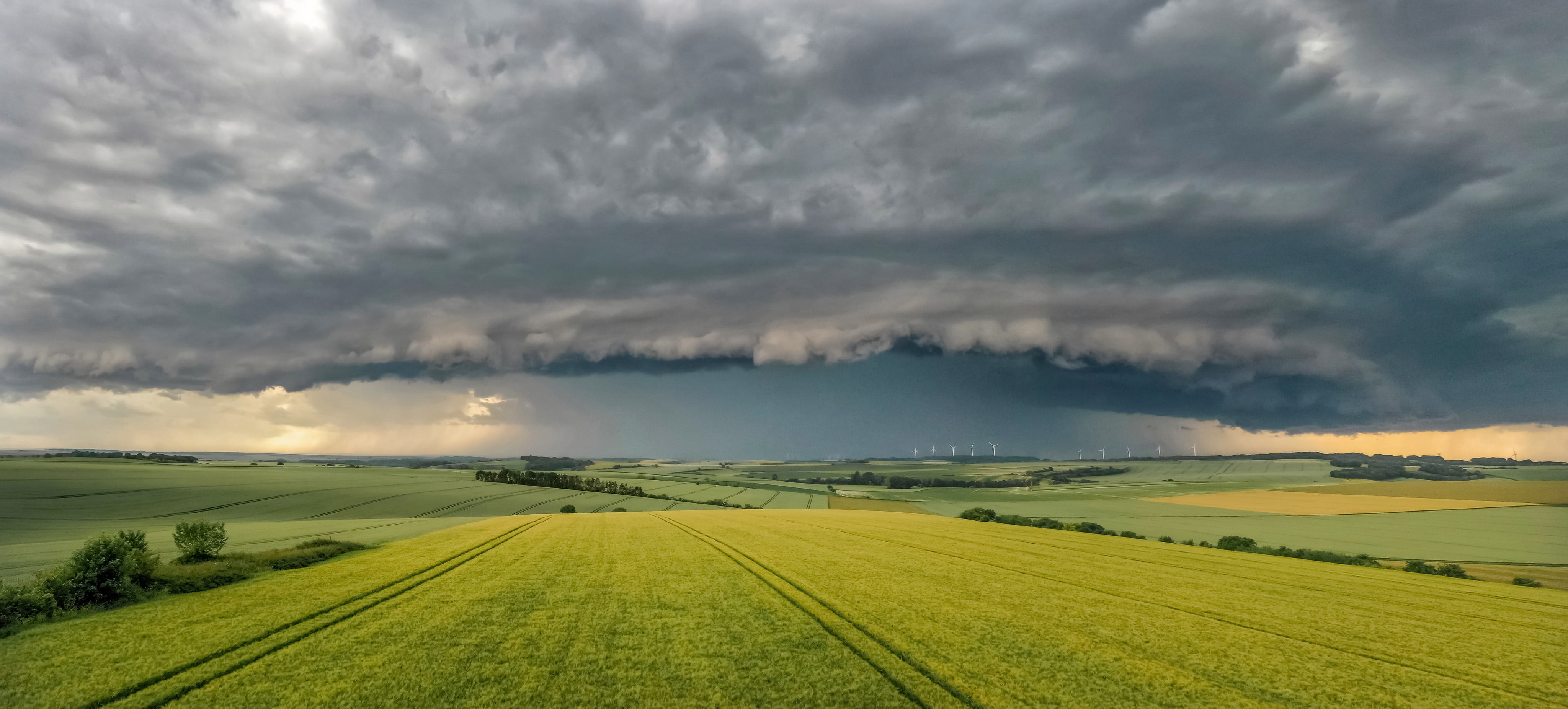 Arcus progressant sur la plaine Retheloise (08) - 04/06/2019 19:00 - Philippe Lenoble