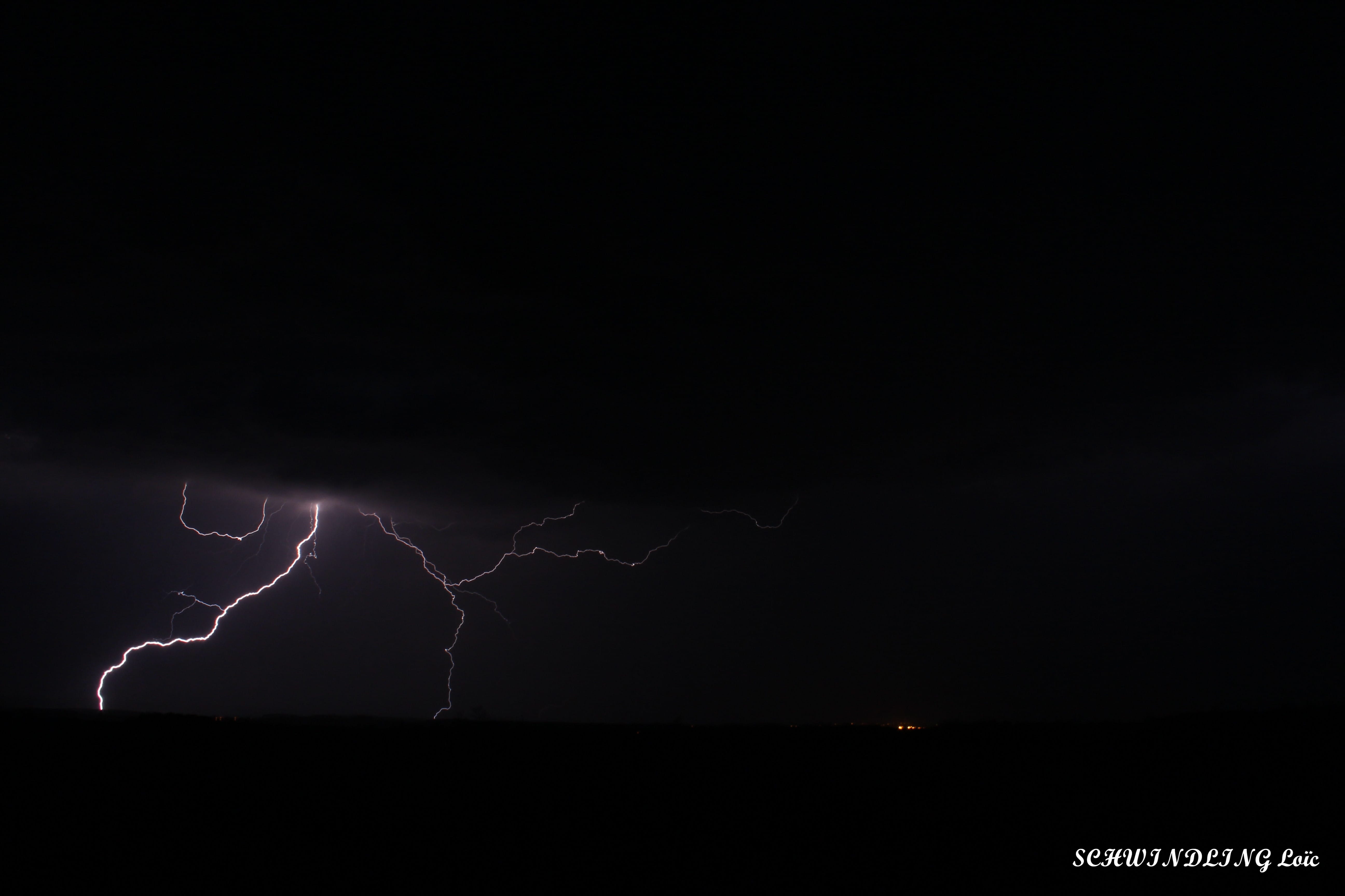 Malgré une intense activité électrique, chasse décevante, pluie trop précoce empêchant la réalisation de clichés convenables (Coffre de voiture offrant peu de stabilité pour les prises de vue) - 05/06/2019 23:00 - Loïc SCHWINDLING