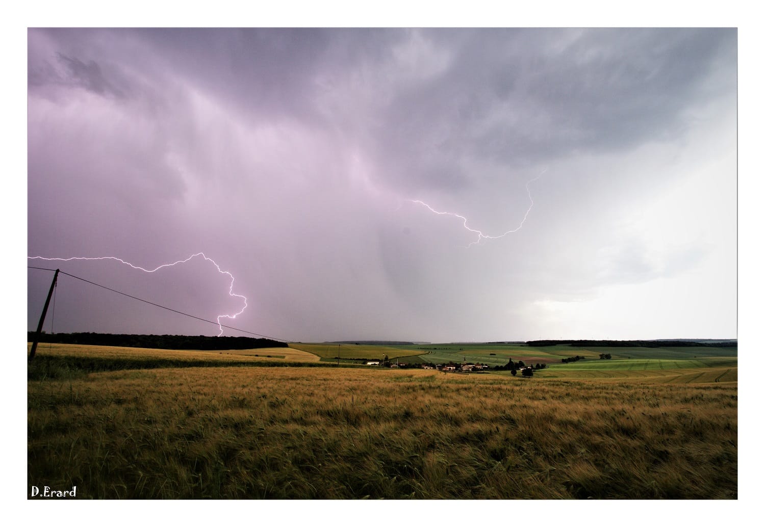 Photo prise le 5 juin en bordure d'une zone orageuse qui remontait à l'est de la Meuse. - 05/06/2019 19:00 - Didier Erard