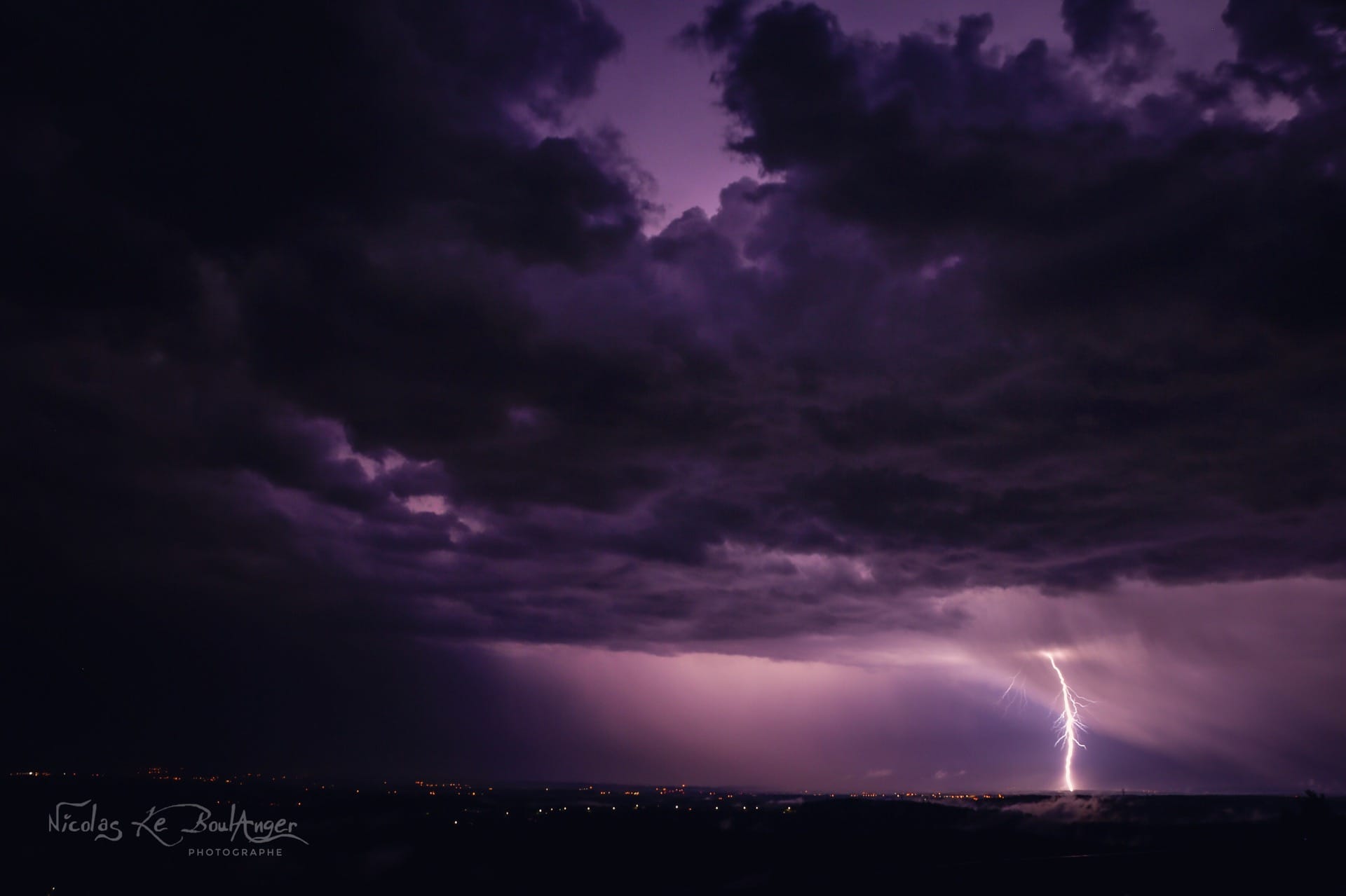 Cellule très active et électrique hier soir qui s’est deplace de Sarrebourg à Saverne. Conditions difficiles pour les prises de vue,fortes pluies et vents soutenus. 67 - 05/06/2019 23:00 - Nicolas Le Boulanger