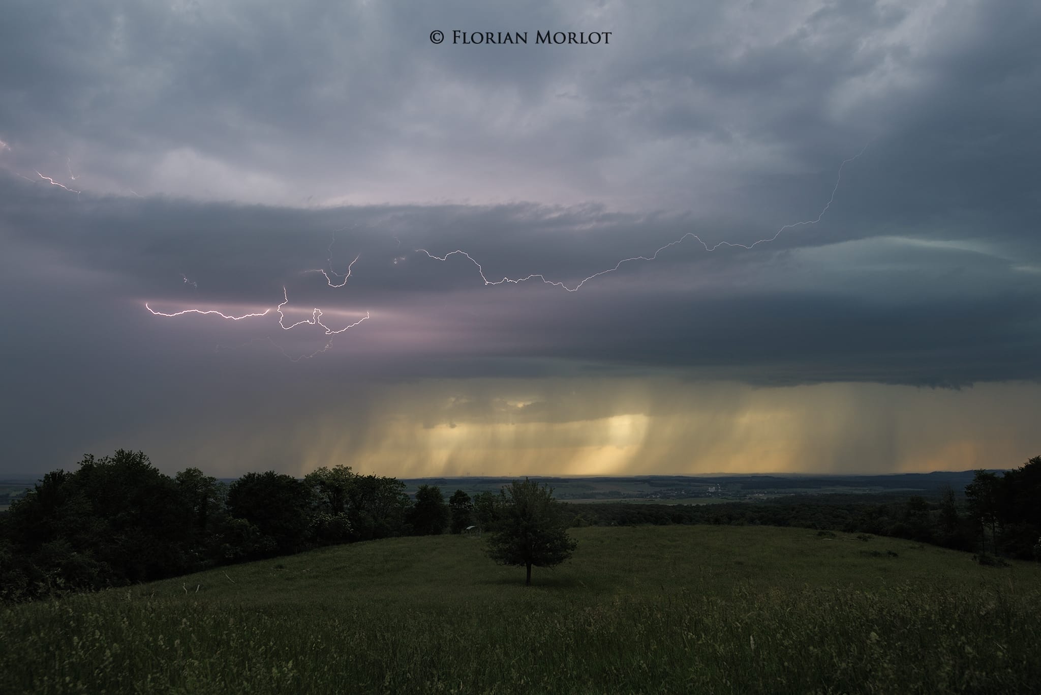 Orage sur les Vosges, venant de Haute-Saône. - 05/06/2019 20:22 - Florian Morlot