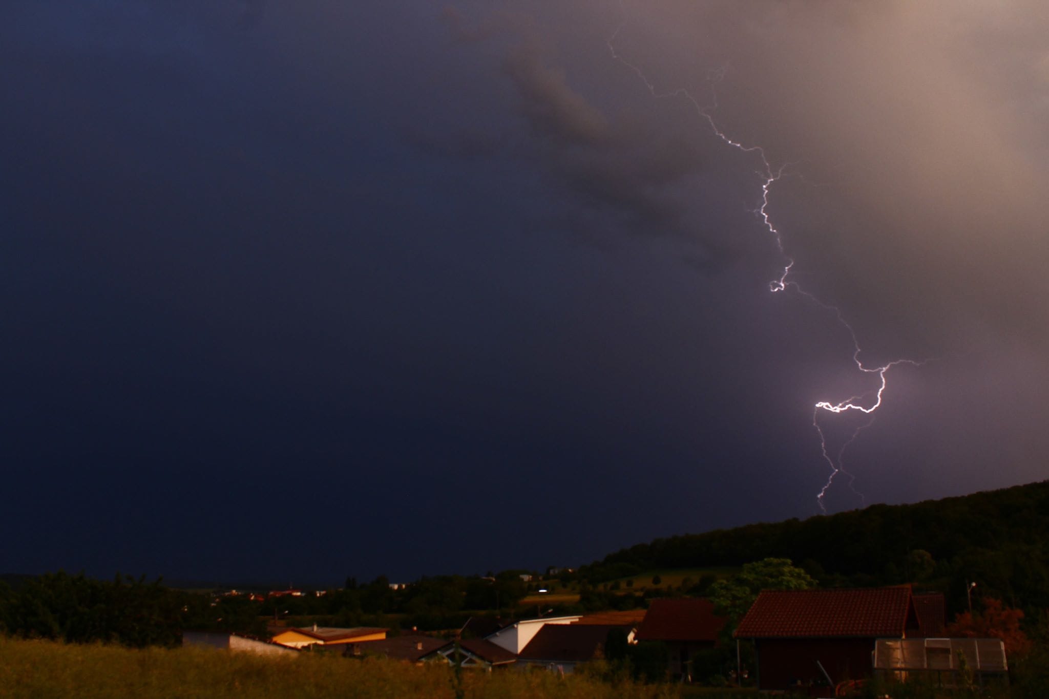 Orage en début de soirée, photo prise depuis Valmont (57) en direction de Faulquemont - 06/06/2018 21:00 - Loic Schwindling