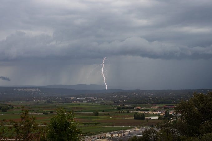 La "Var" valide la foudre !???? Les 1ères captures de l'année, timides mais réelles après +ieurs échecs languedociens. Sur le retour, la #SainteVictoire se fait engloutir par un #arcus, scène fascinante ! - 07/05/2022 17:00 - Christian CARMONA