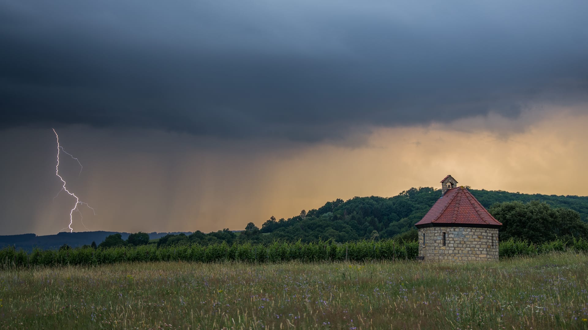 Saint Morand, protecteur des vignes et du vin, veille sur le grain. - 08/06/2018 21:15 - Raphaël FREY