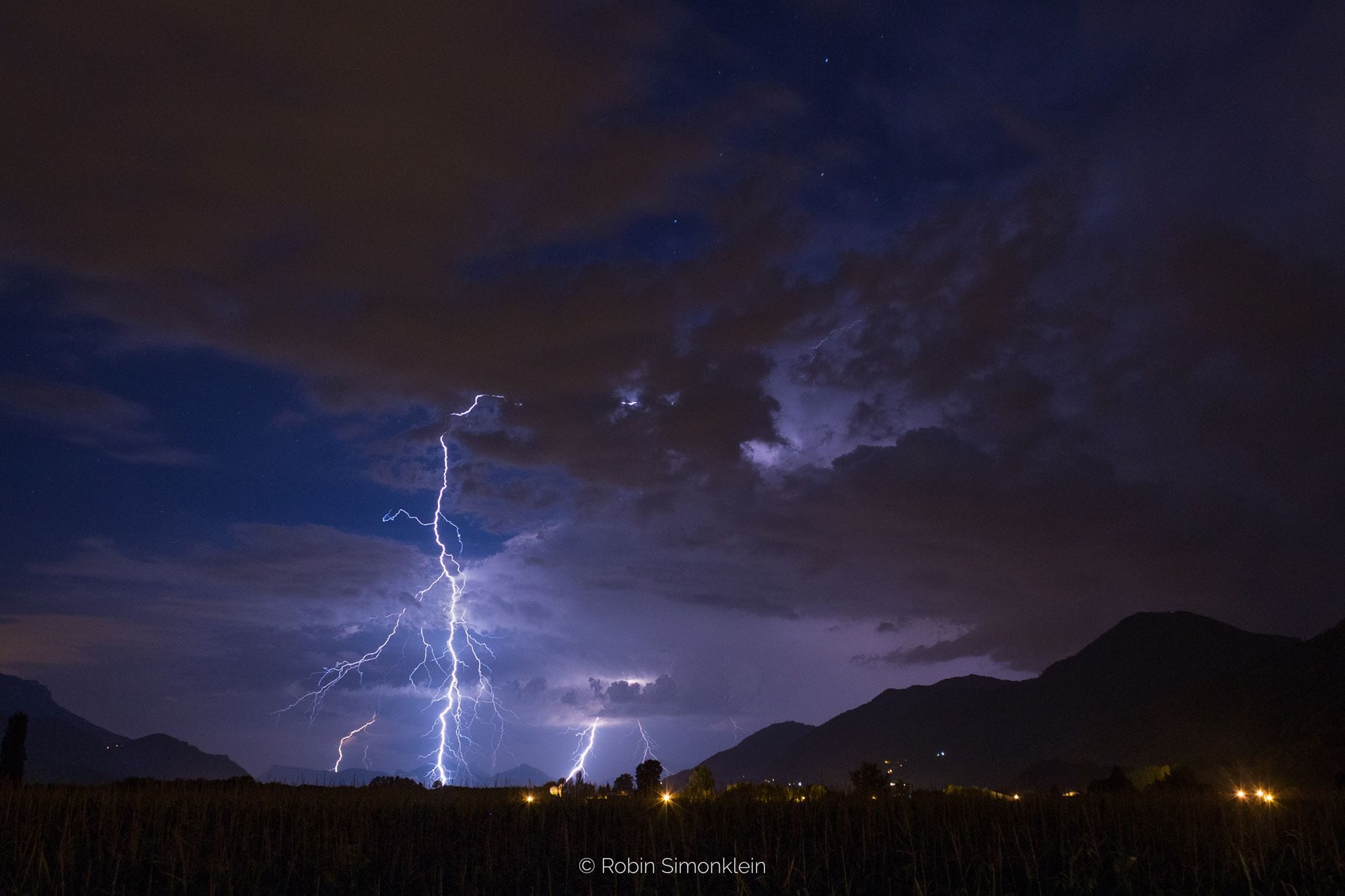 Impact extra-nuageux photographié dans la vallée du Grésivaudan (38) entre Grenoble et Chambéry. - 18/07/2018 22:00 - Robin Simonklein