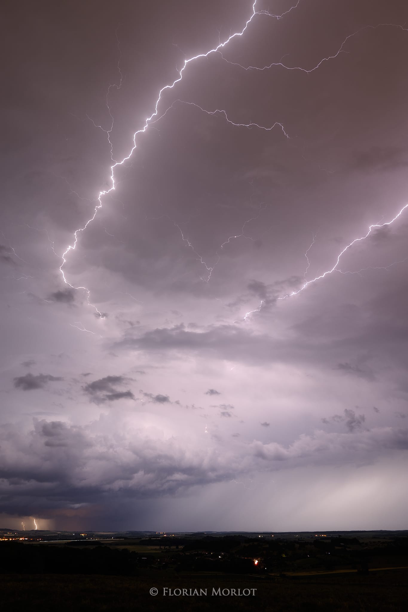 Orage passant sur la Meurthe & Moselle en fin de soirée, avec impact + spider - 19/06/2019 23:17 - Florian Morlot