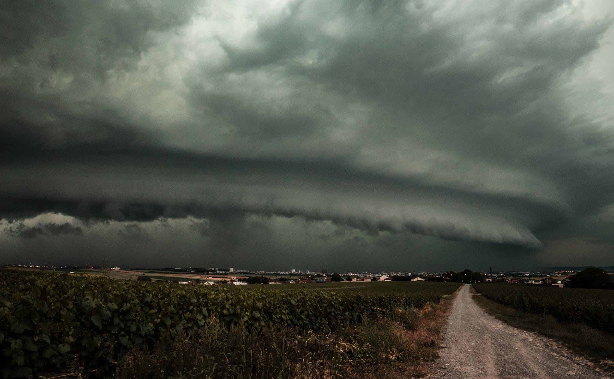 Changement de couleur impressionnant au passage de l'orage à Reims ! - 19/06/2021 19:00 - Théo NALETTO