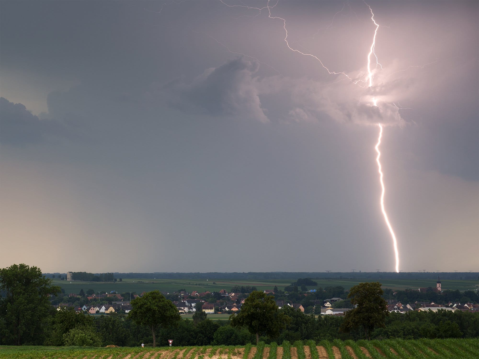 Impact en Alsace dimanche après midi avec, enfin, un orage résistant à l'arrivée sur la plaine. - 27/05/2018 15:30 - Cyril P.