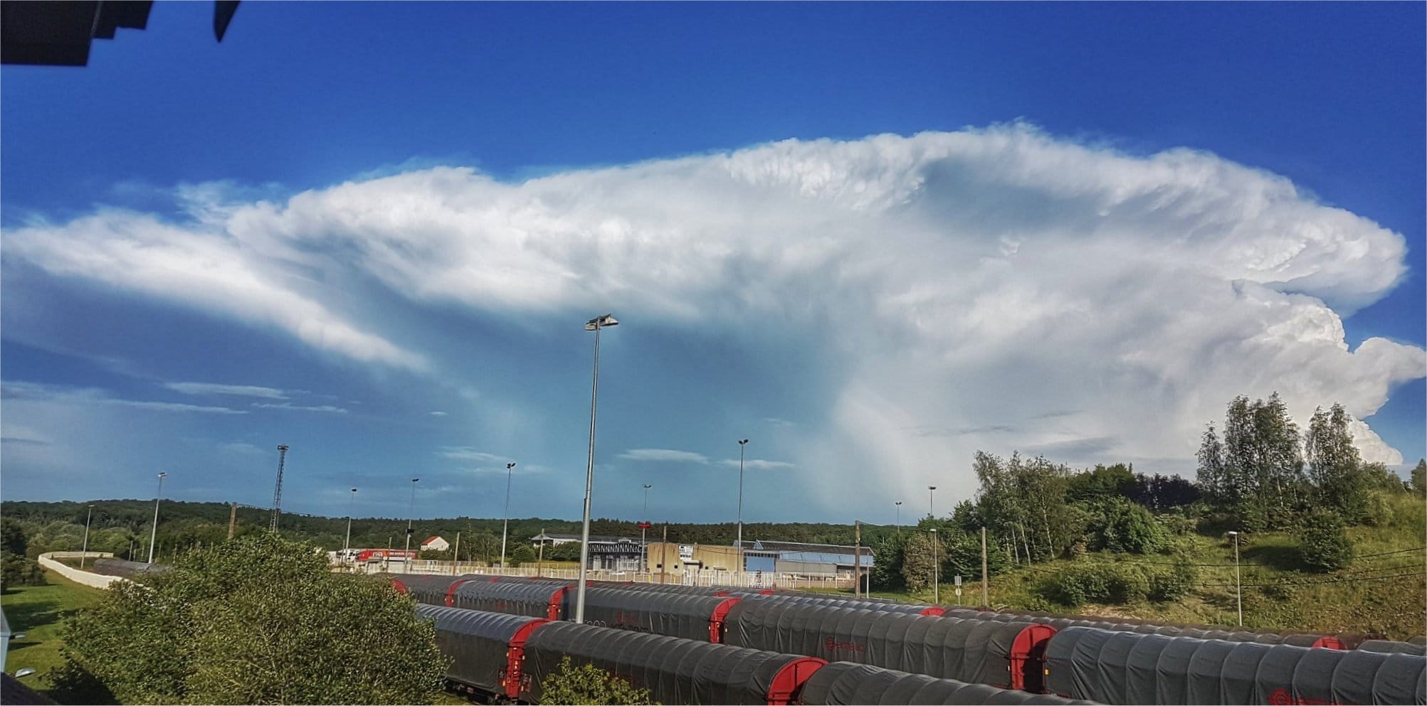 Fort orage dans les Vosges ce soir. Le cumulonimbus est particulièrement virulent comme en témoigne ce cliché - 27/05/2018 19:30 - Caesar Julius